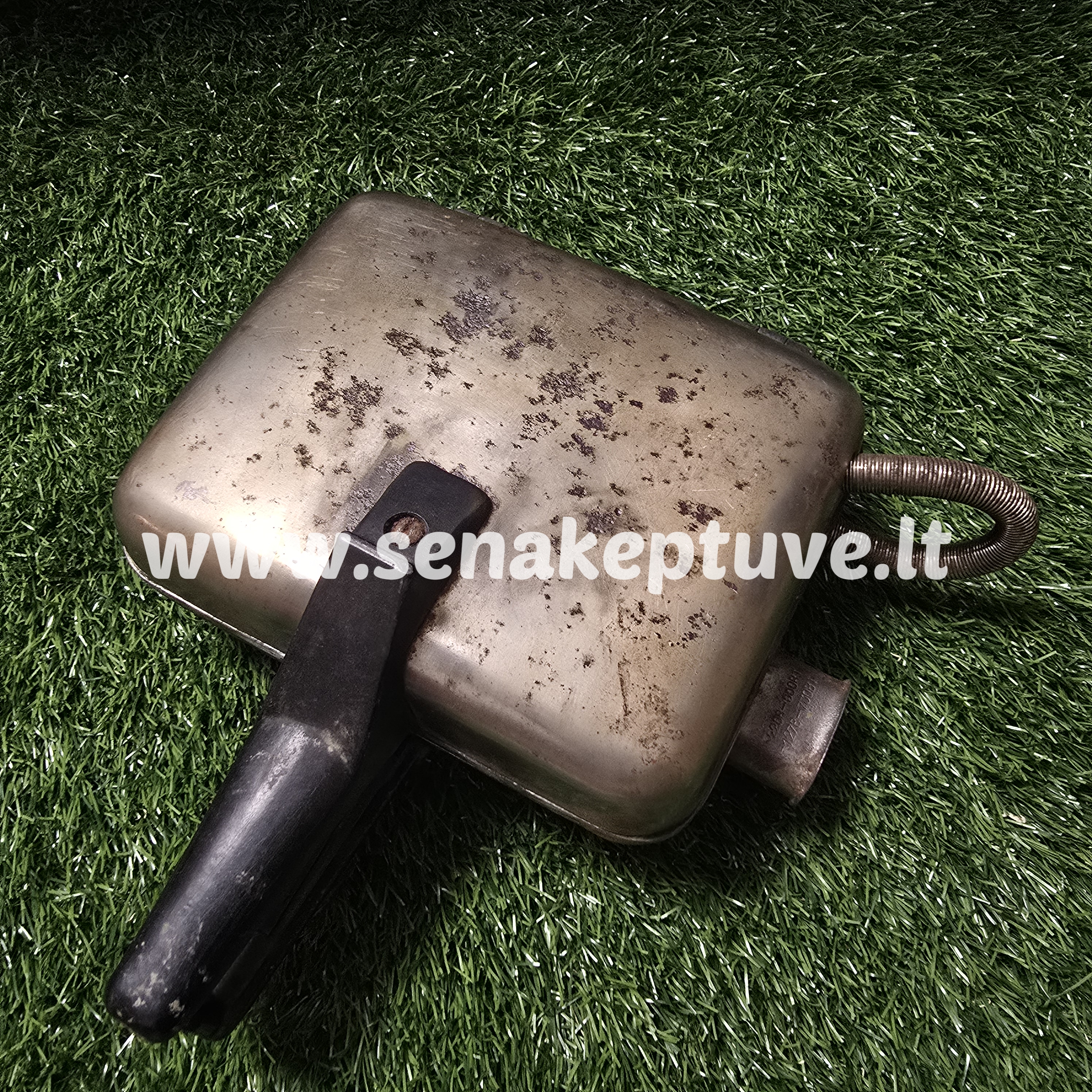 Senovinė elektrinė vaflinė su laidu