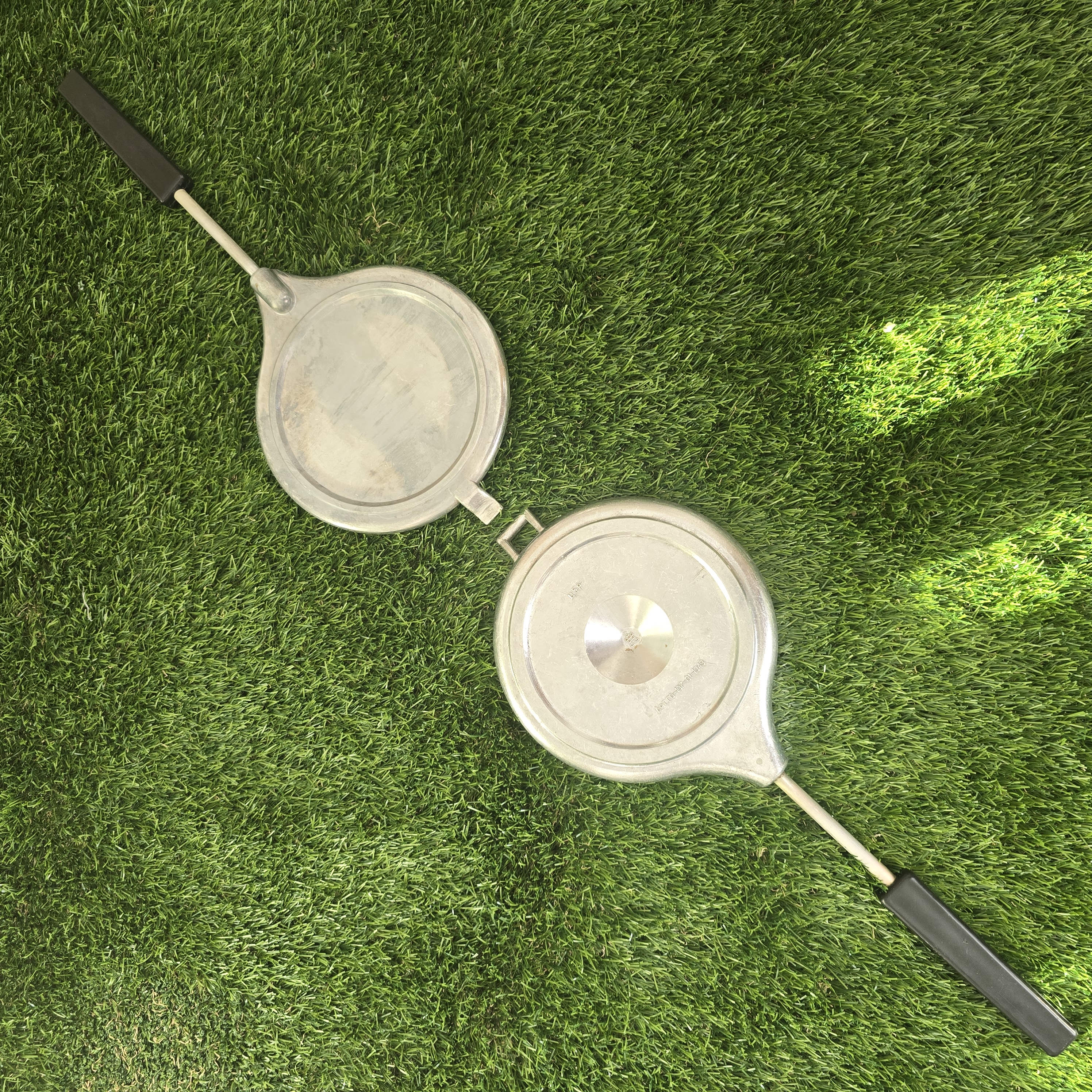 Senovinė asorti (3 grybukai, 4 kankorėžiai, 4 riešutėliai, 3 kriauklės) keptuvė