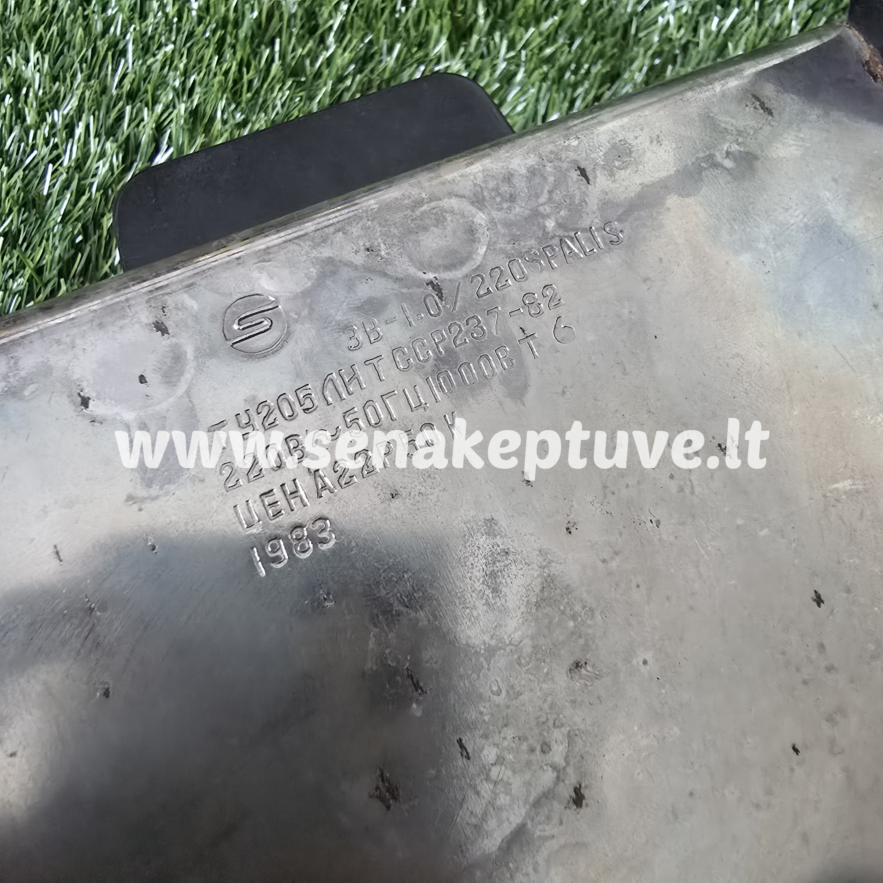 Senovinė elektrinė vaflinė su laidu (nuskilęs karščio reguliatorius)