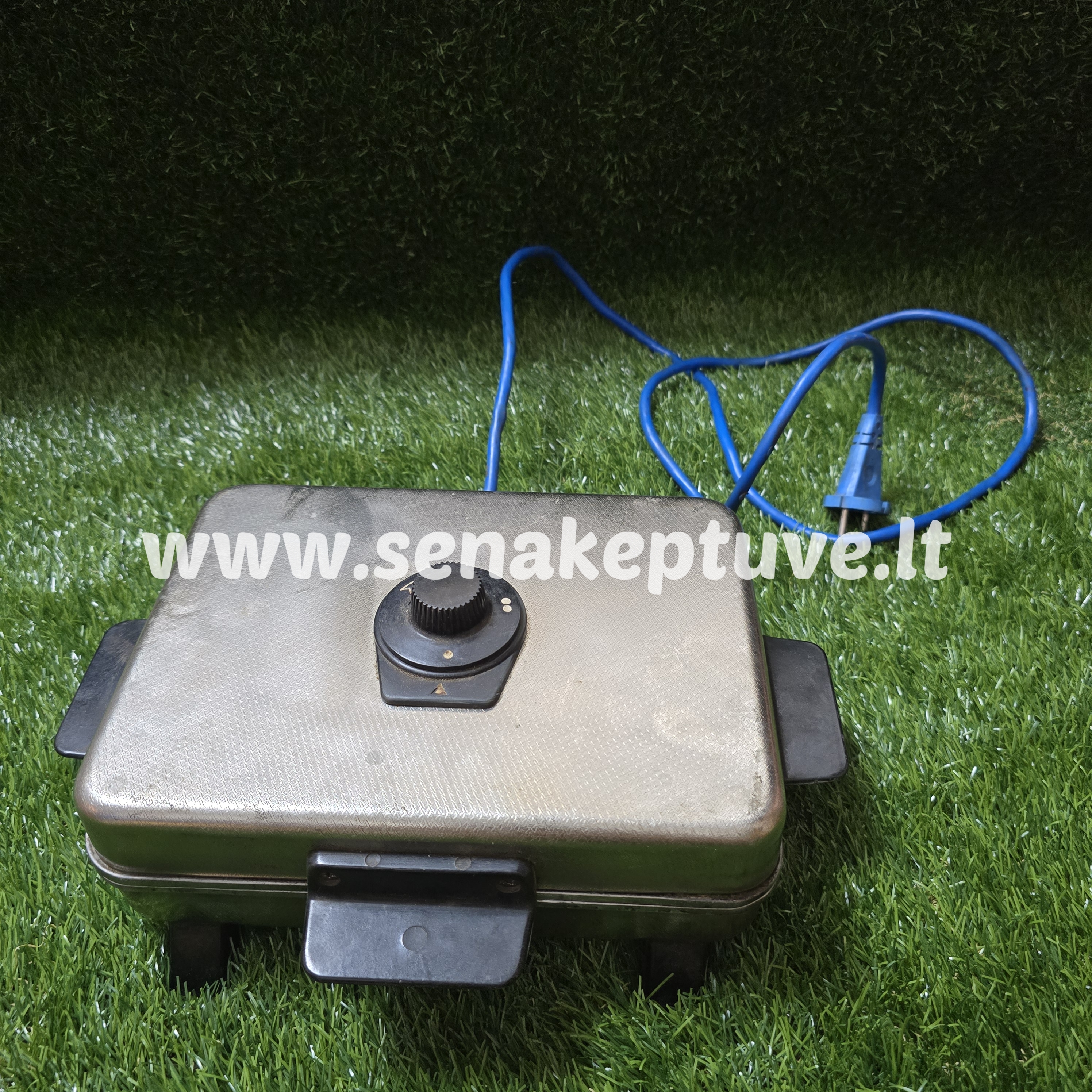 Senovinė elektrinė vaflinė su laidu