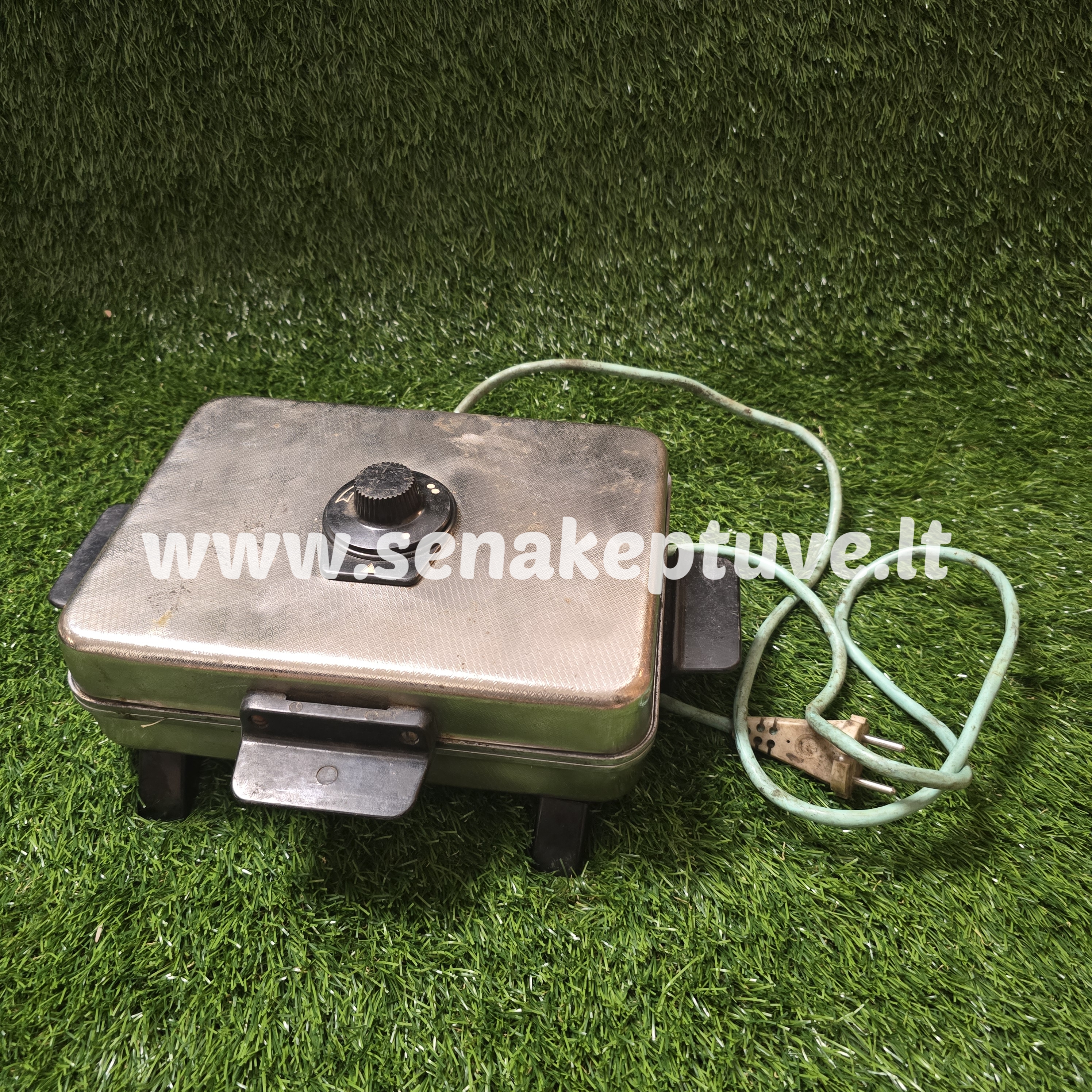 Senovinė elektrinė vaflinė su laidu