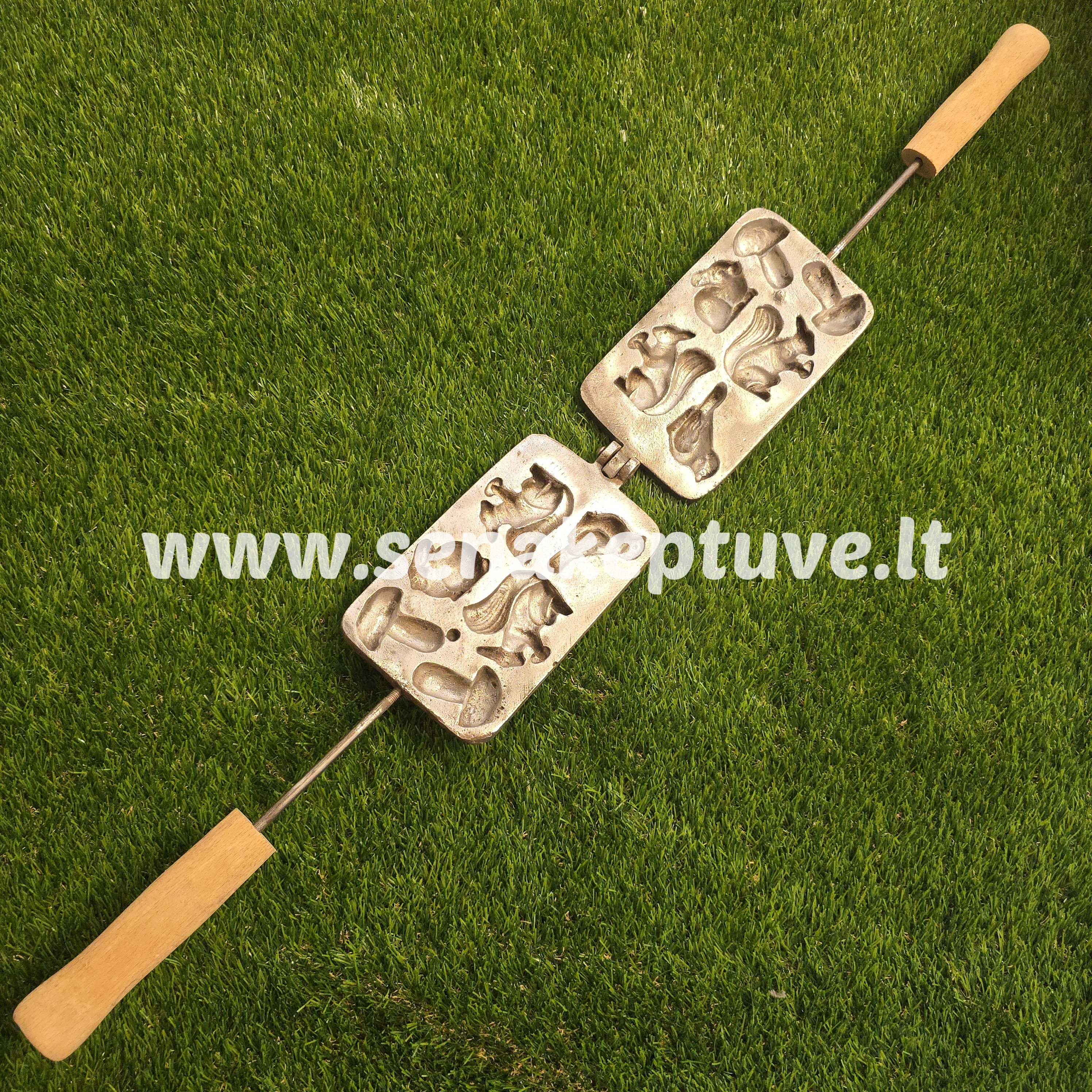 Senovinė asorti (2 grybukai, 2 voveraitės, kiškutis, paukštelis) keptuvė