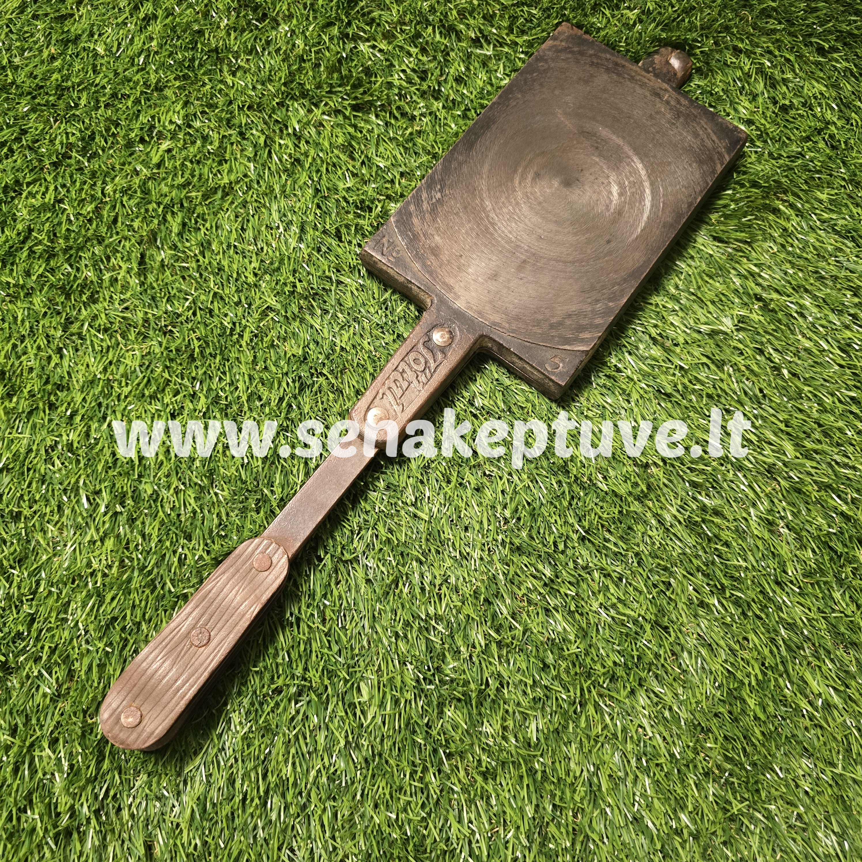 Senovinė ketaus plonų vaflių keptuvė