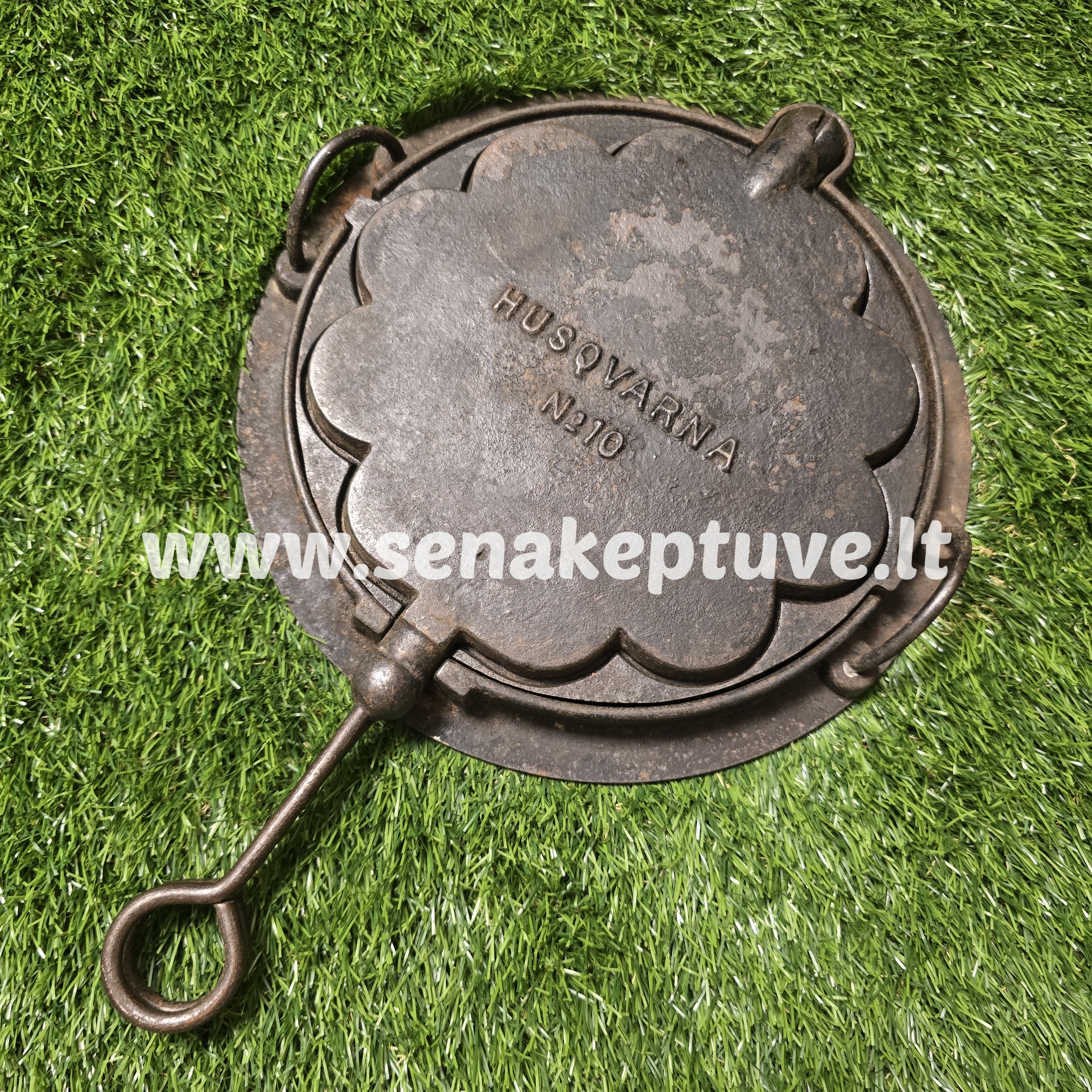 Senovinė ketaus vartoma čirvinių blynų keptuvė Husqvarna žiedu ir rankena 