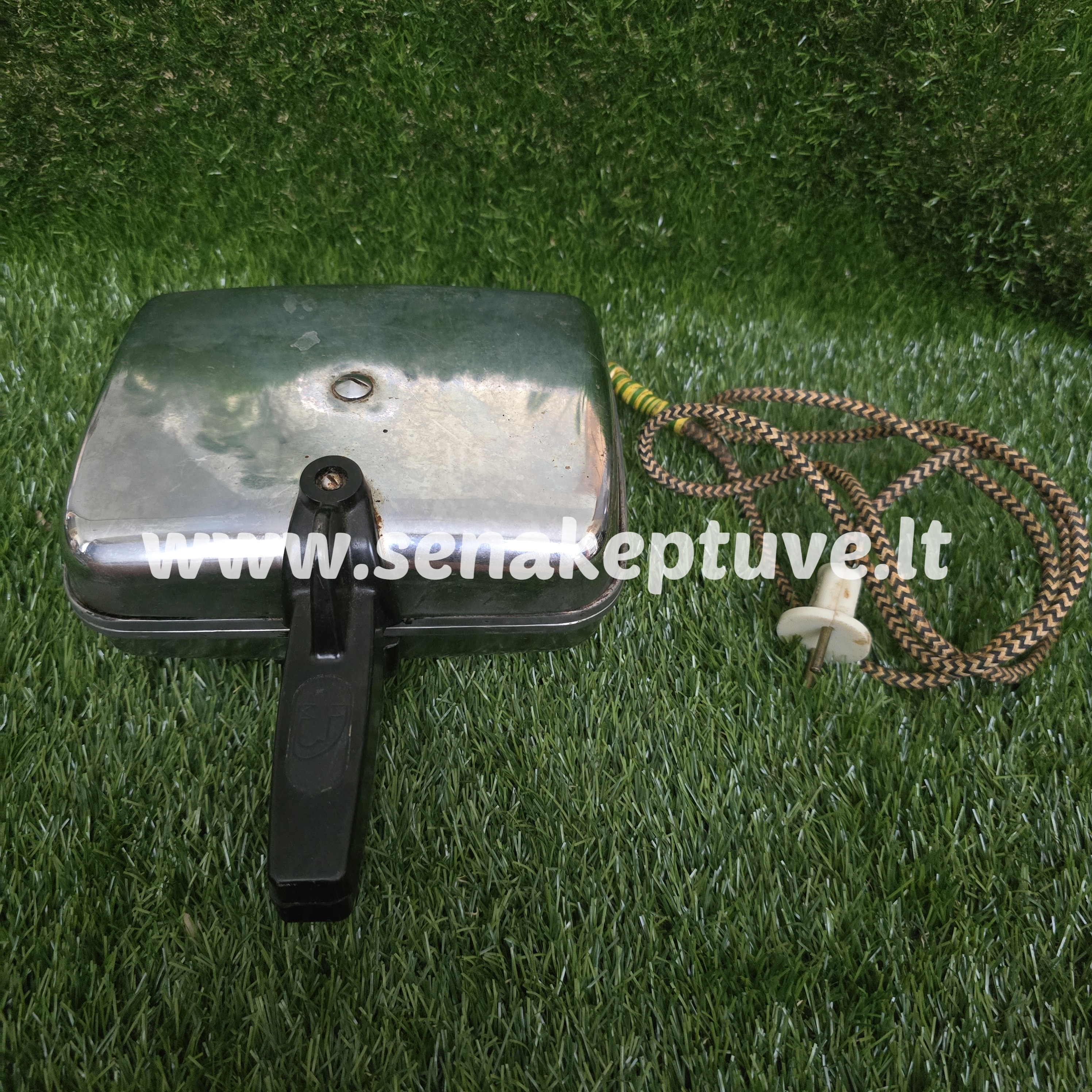 Senovinė elektrinė vaflinė su laidu (kliba viršutinė rankena)