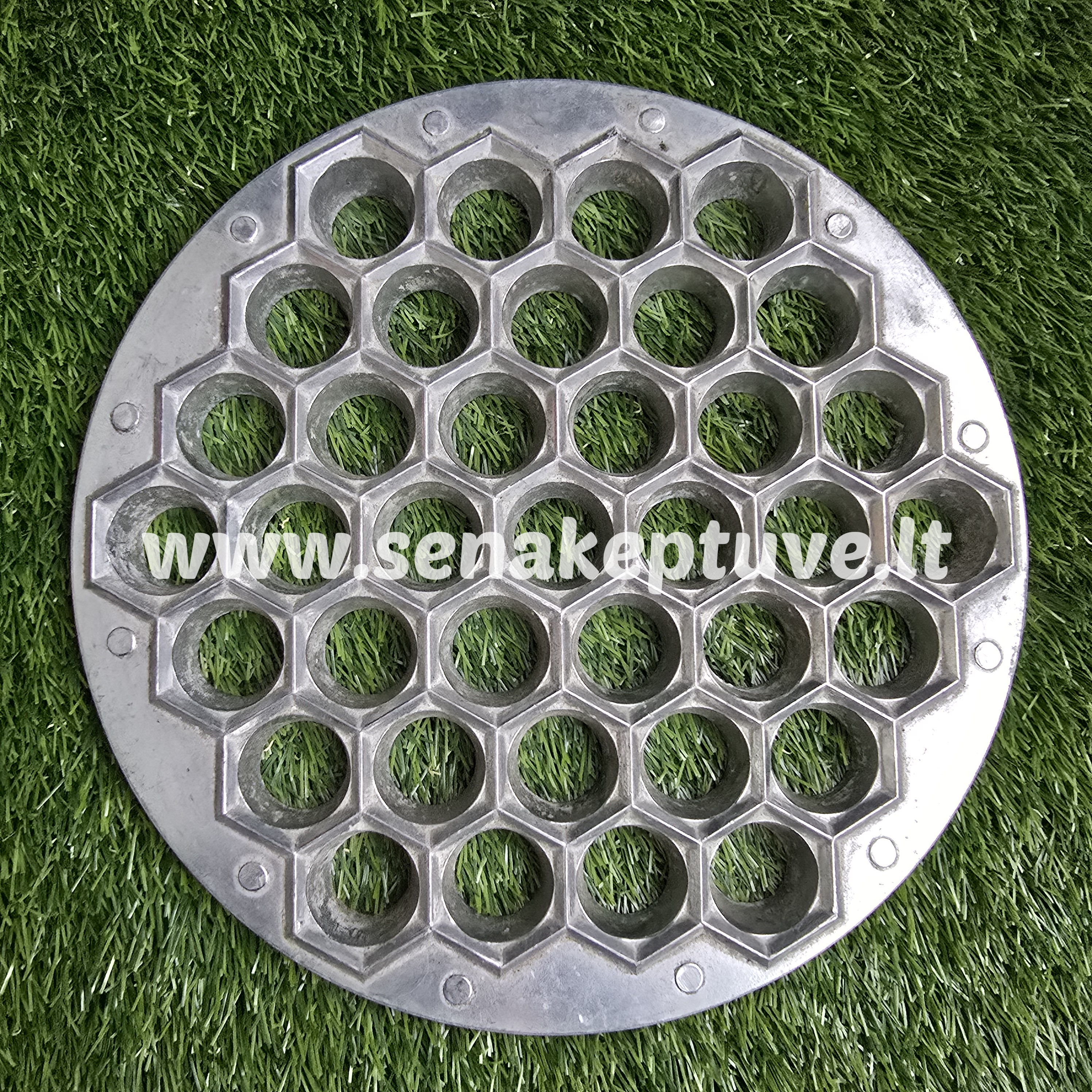 Senovinė koldūnų kepimo forma