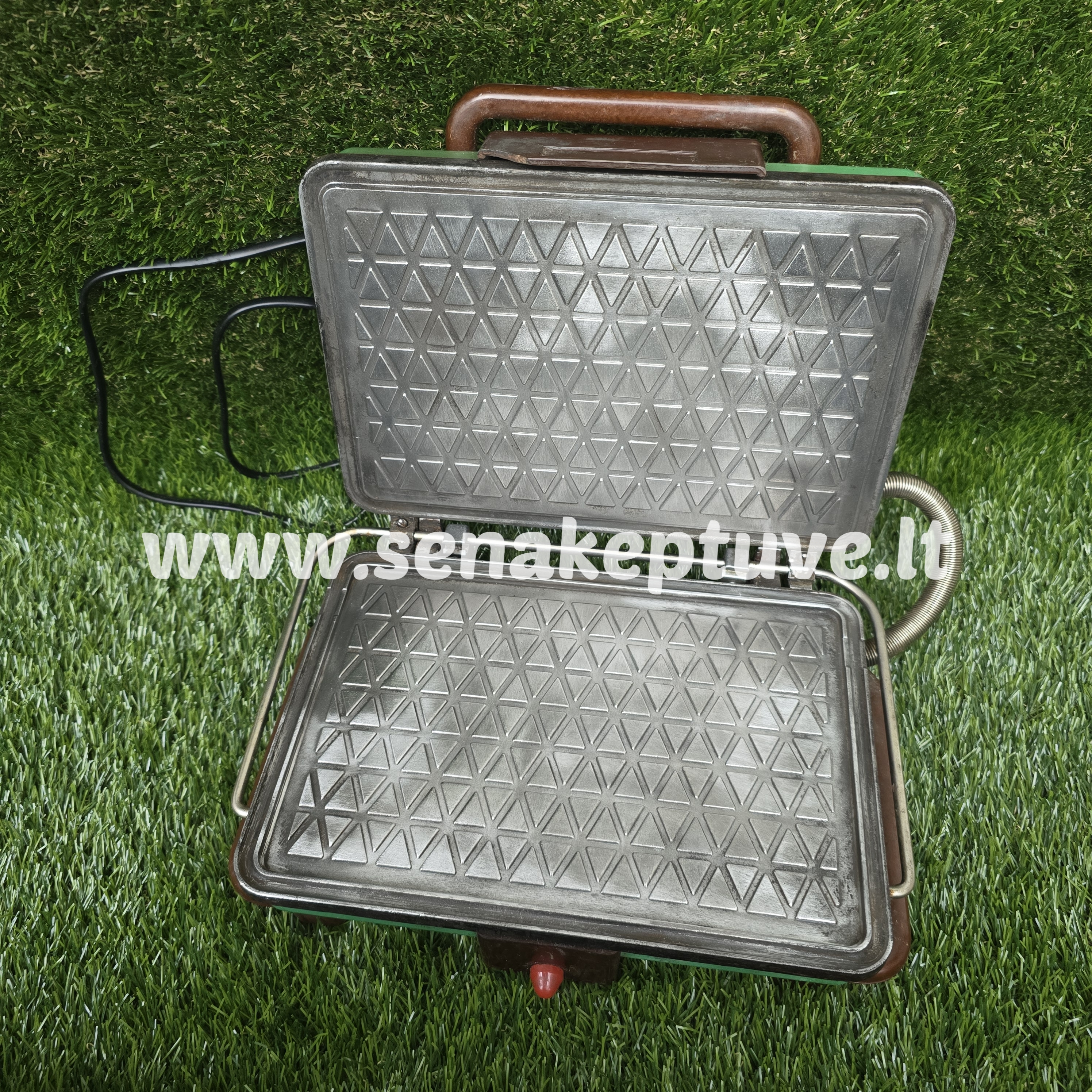 Senovinė elektrinė vaflinė su laidu ploniems vafliams