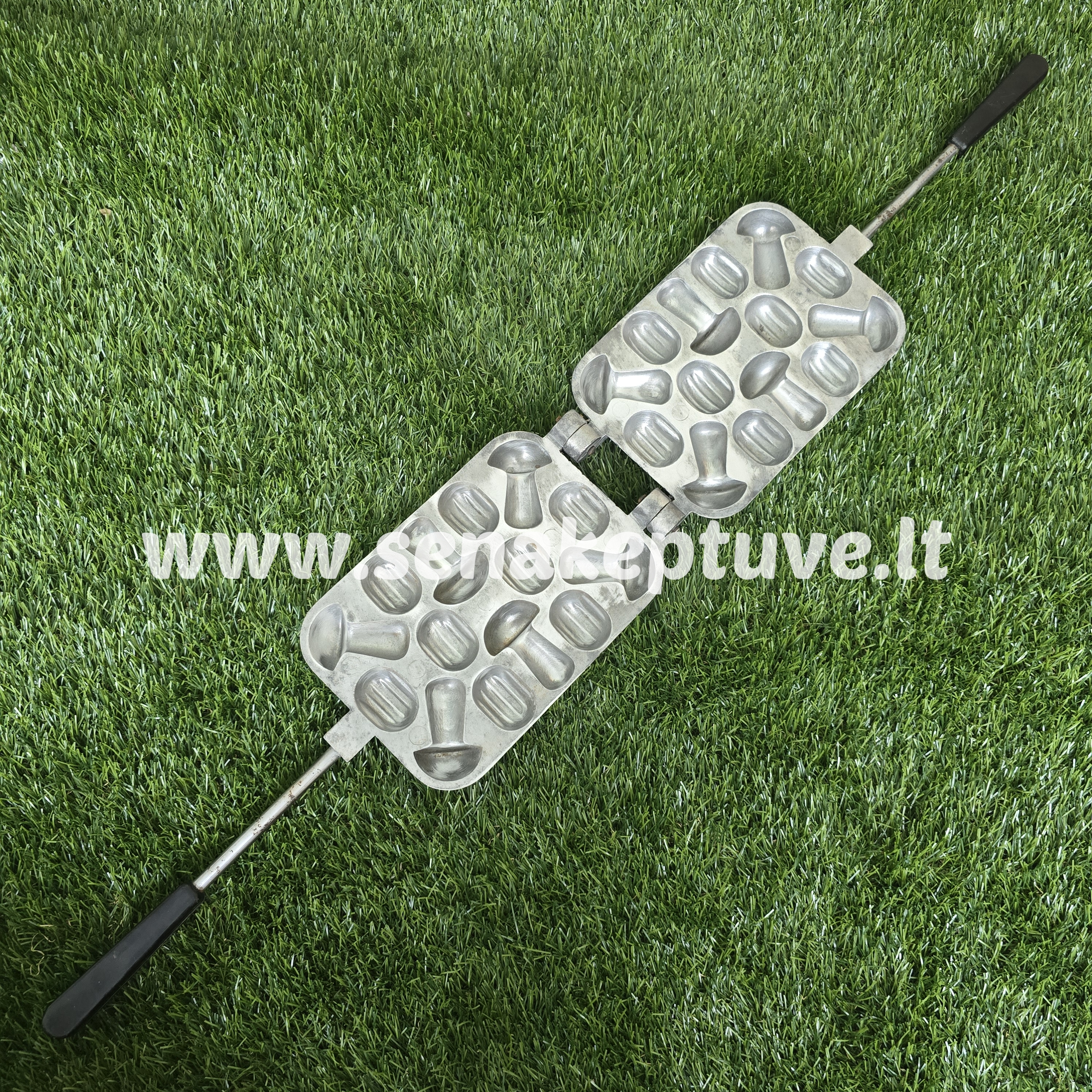 Senovinė asorti (6 grybukai, 8 riešutėliai) keptuvė