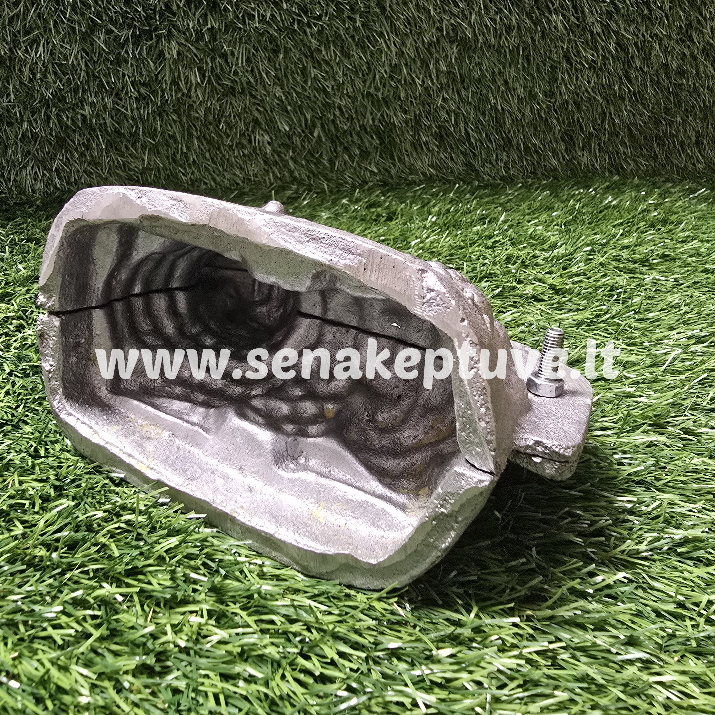 Senovinė avinėlio kepimo forma