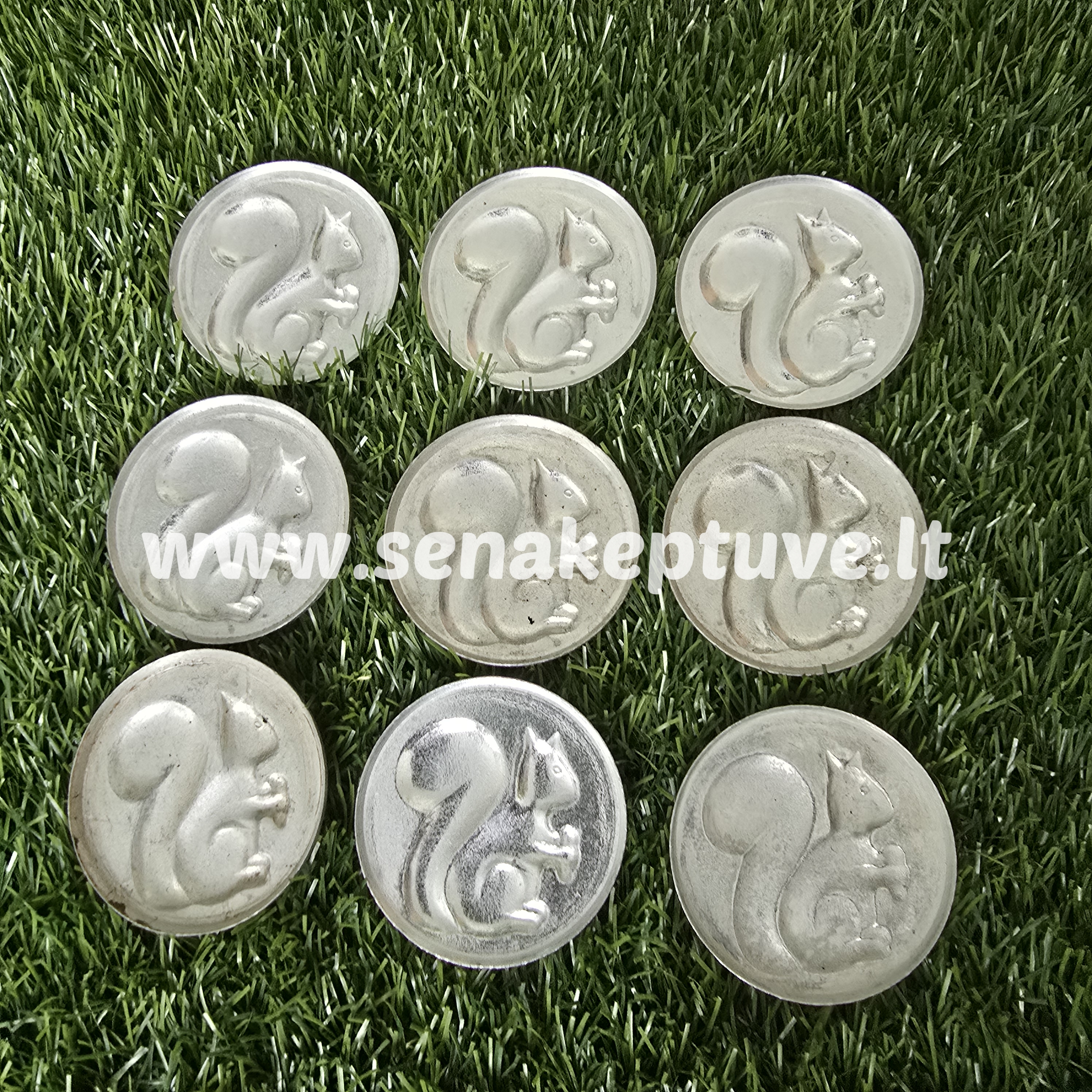 Senovinės šokolado liejimo formelės - voveraitės