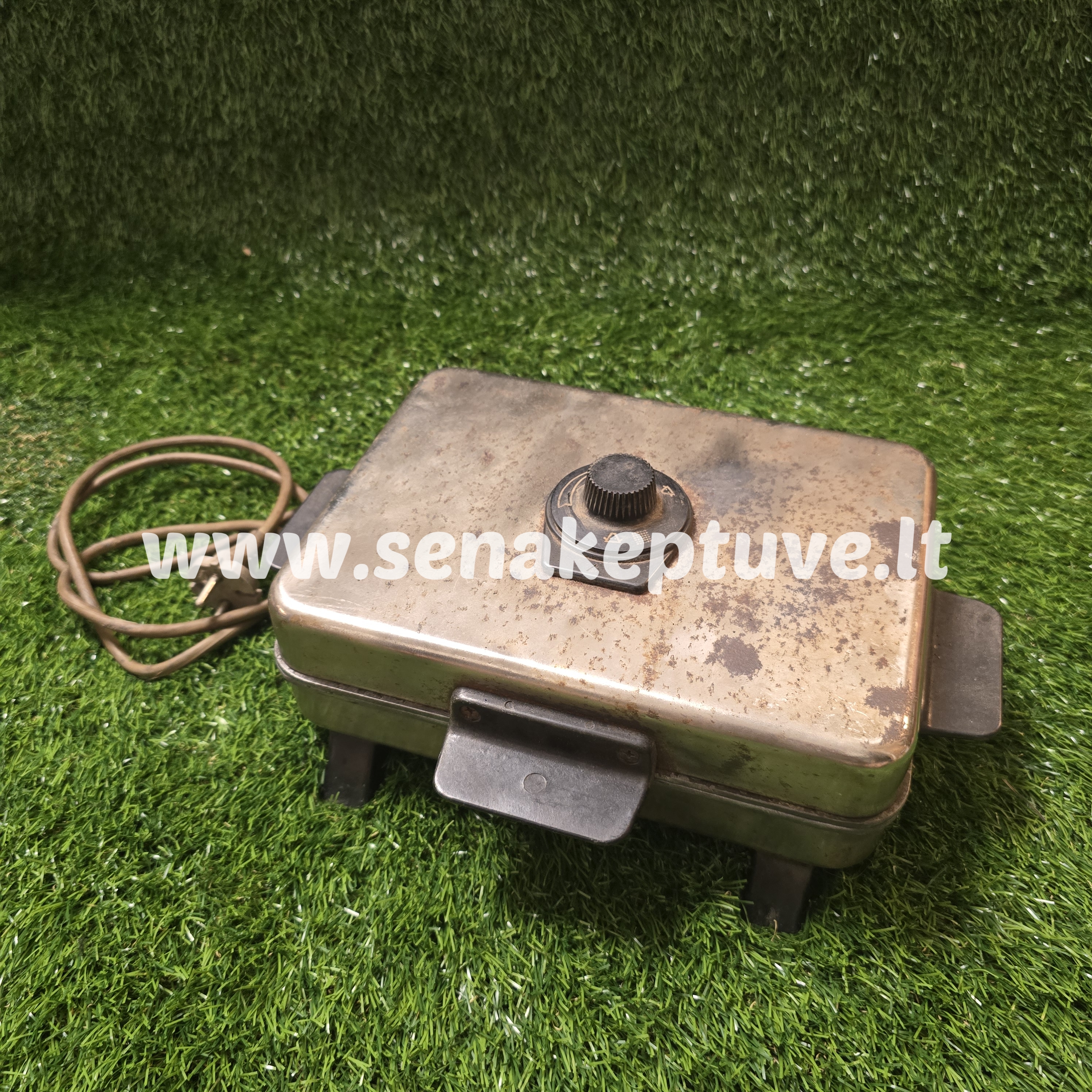 Senovinė elektrinė vaflinė su laidu (įskilęs karščio reguliatorius)