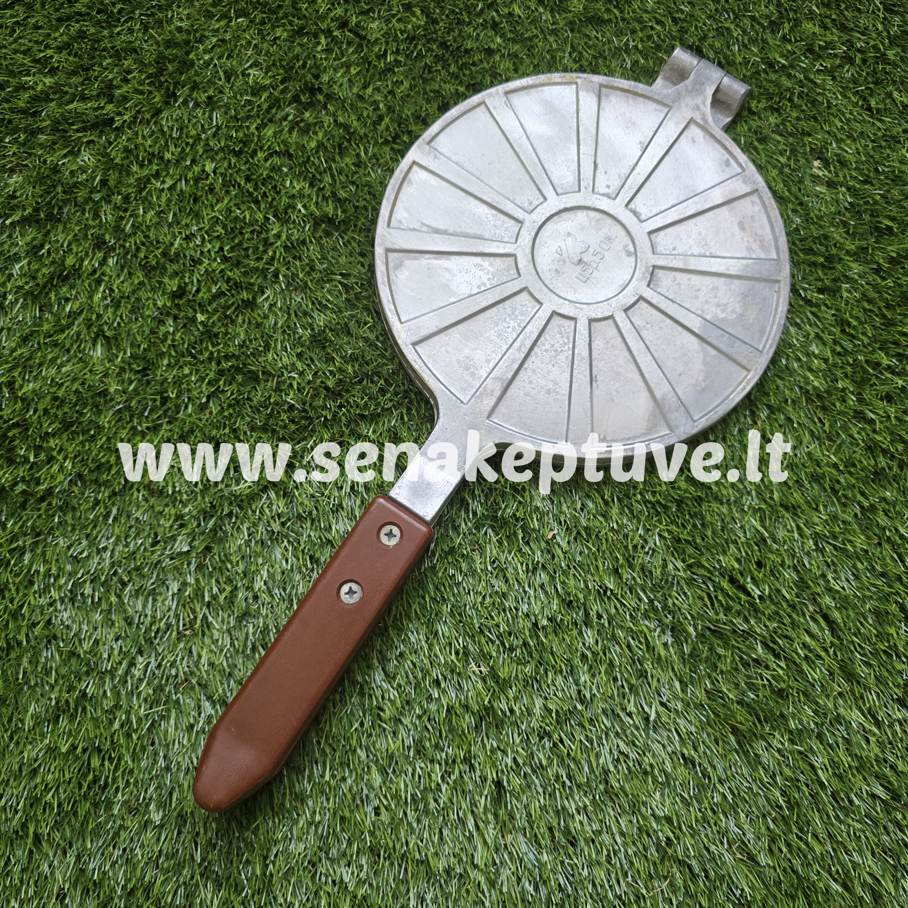 Senovinė vaflių keptuvė