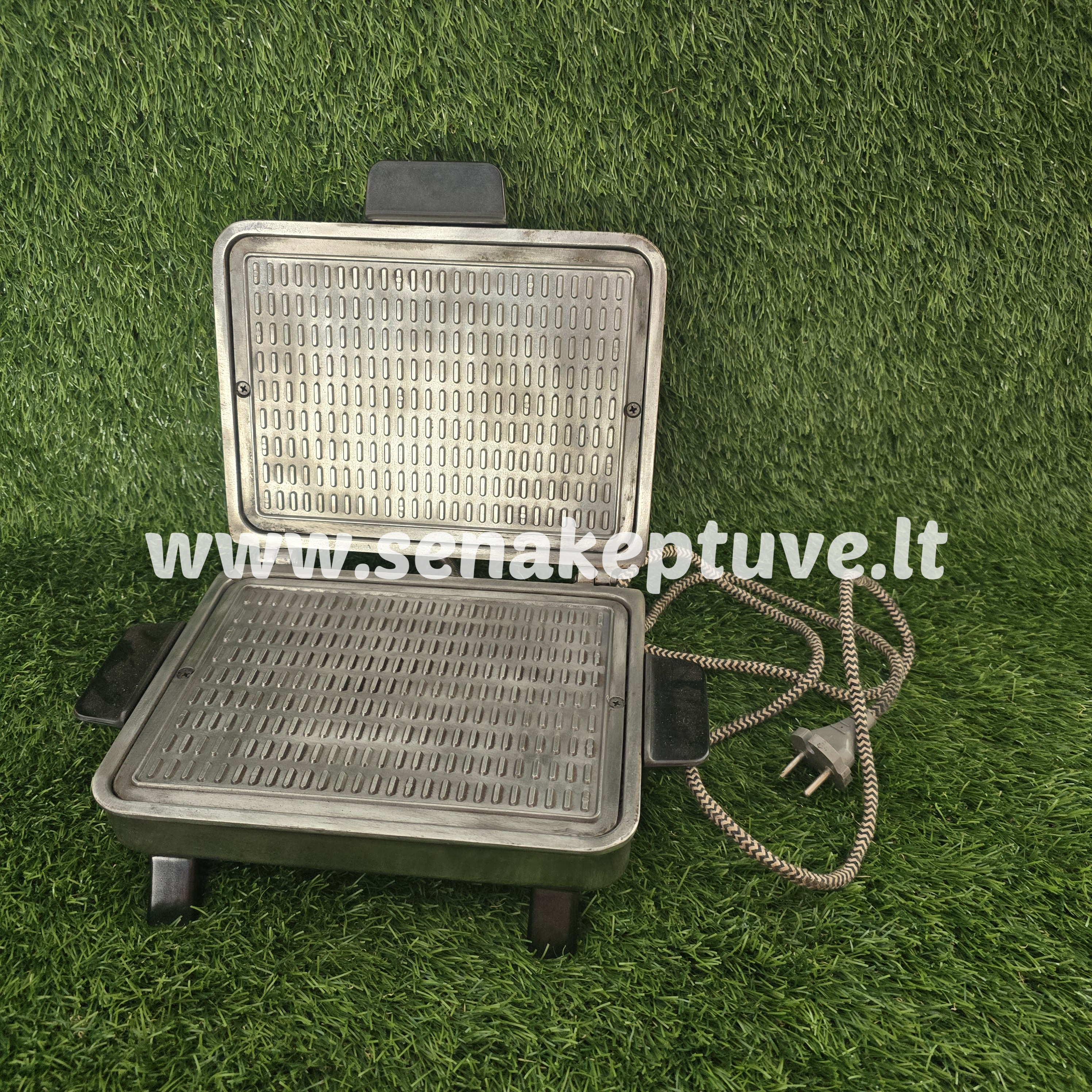 Senovinė elektrinė vaflinė su laidu