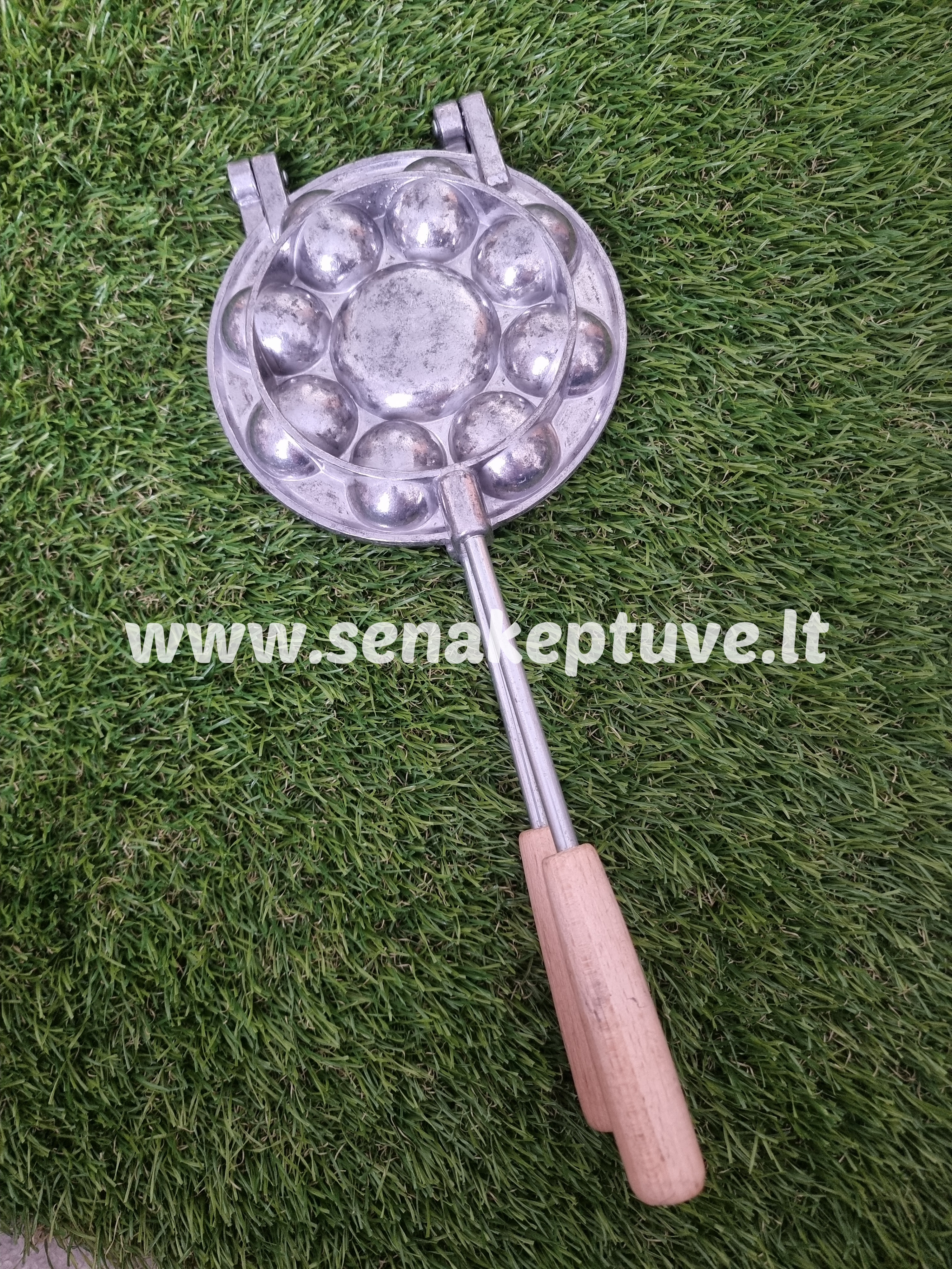 Šiuolaikinė riešutėlių keptuvė