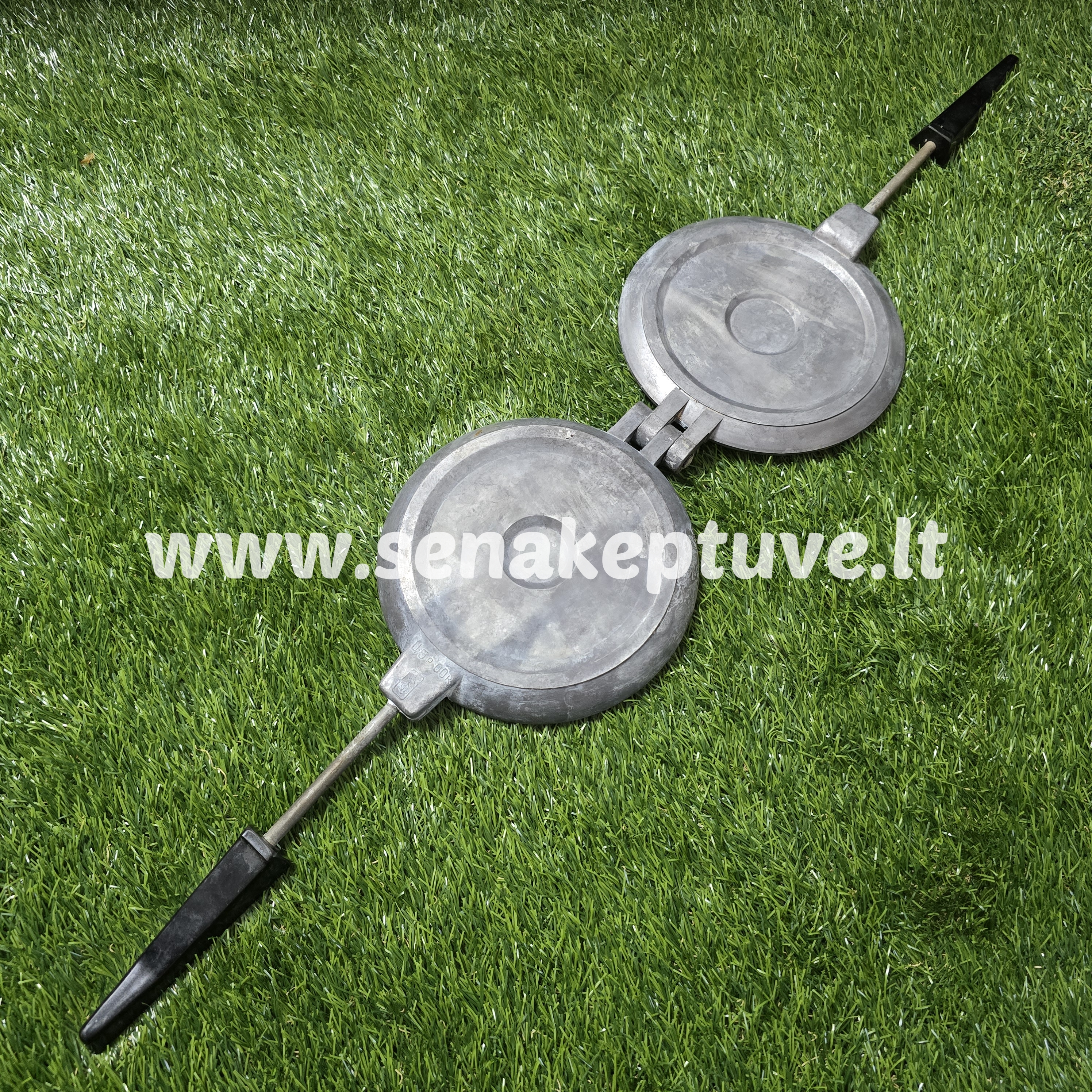 Senovinė riešutėlių keptuvė