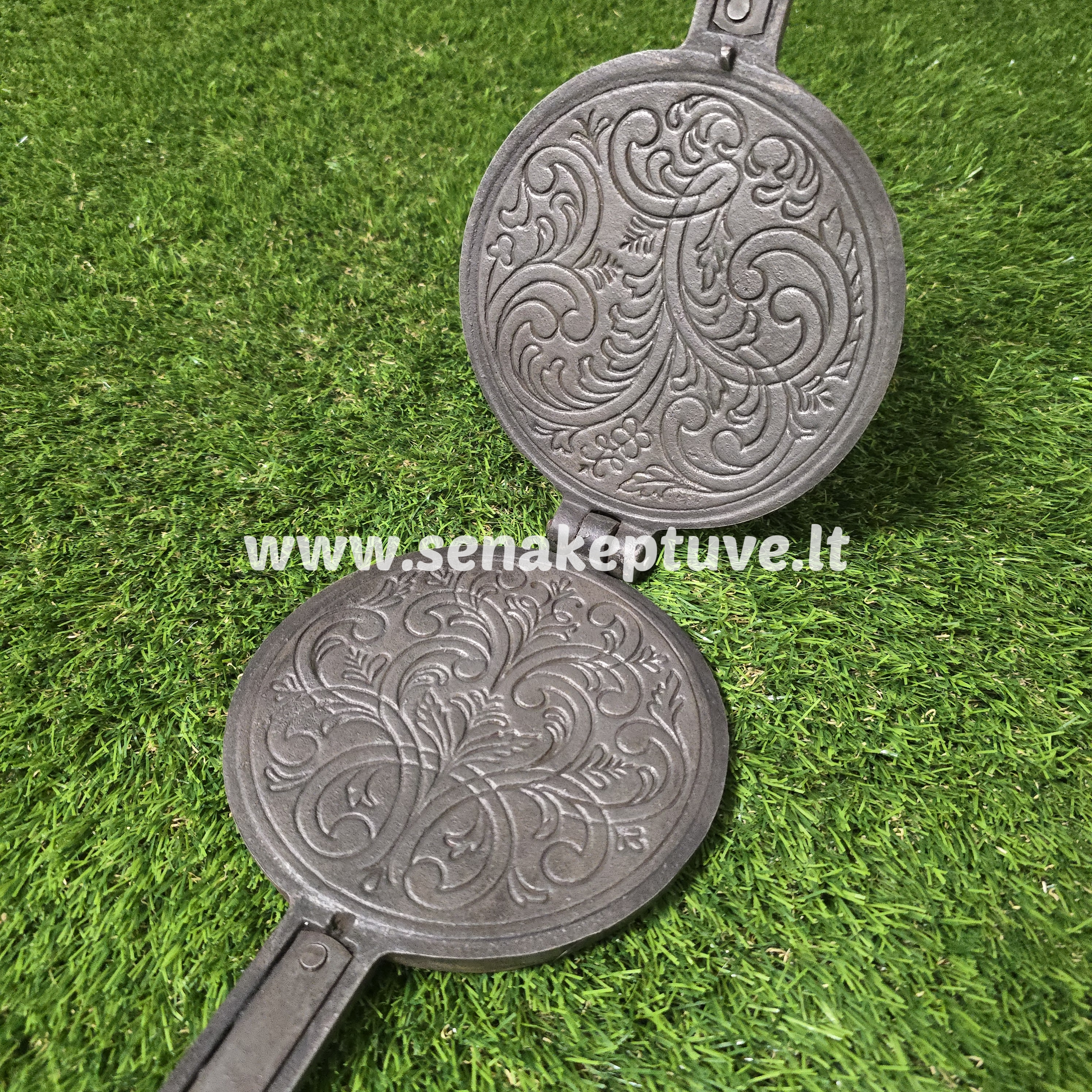 Senovinė ketaus plonų vaflių keptuvė