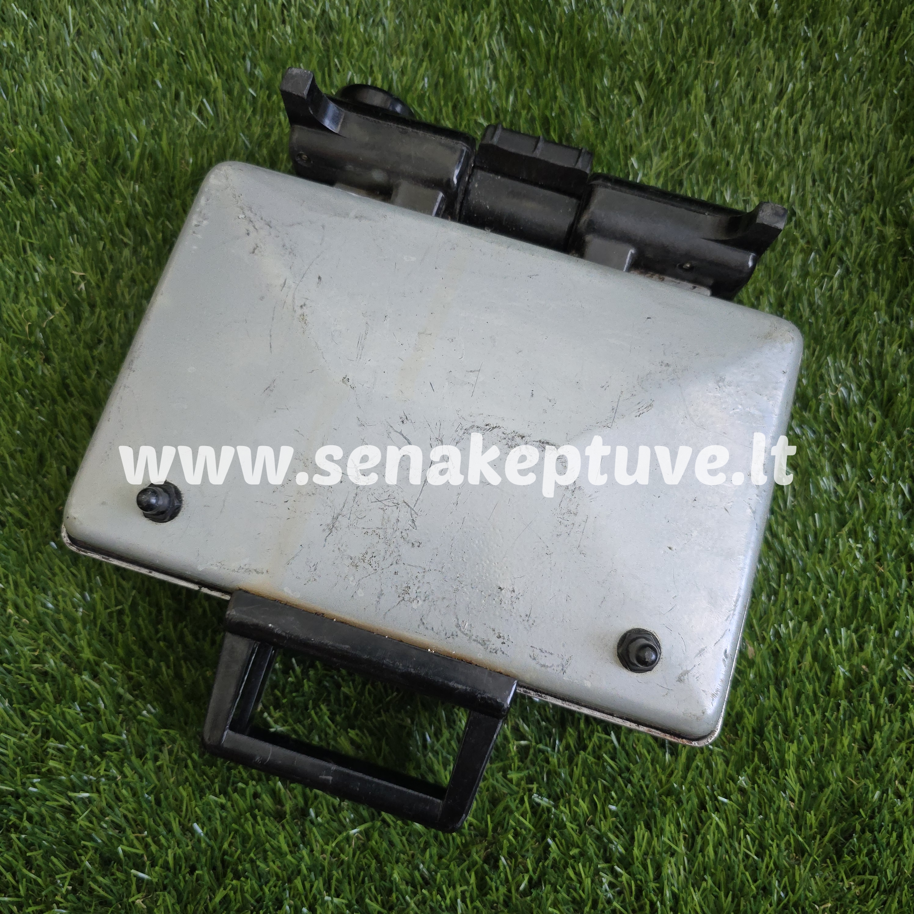 Senovinė elektrinė vaflinė su laidu