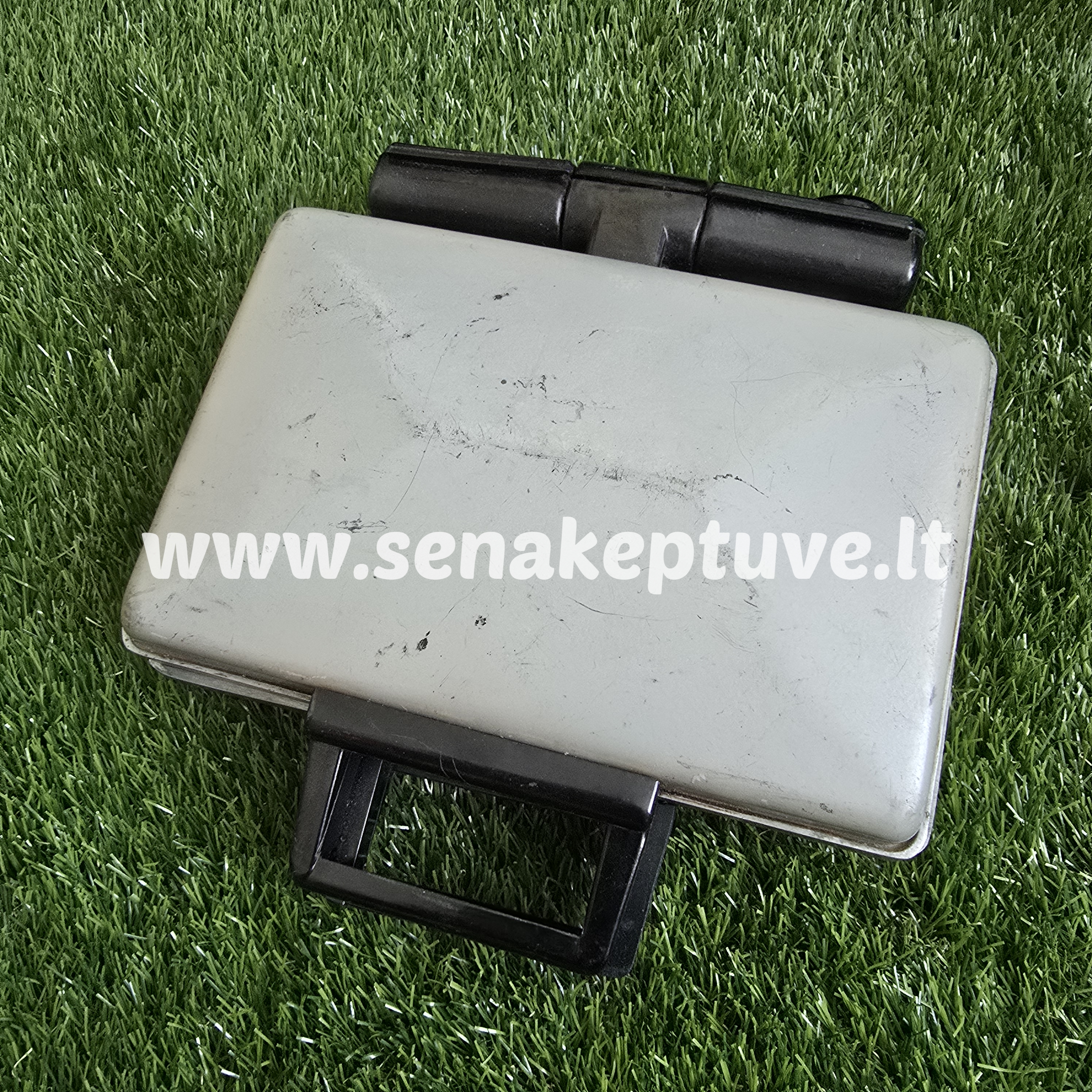 Senovinė elektrinė vaflinė su laidu