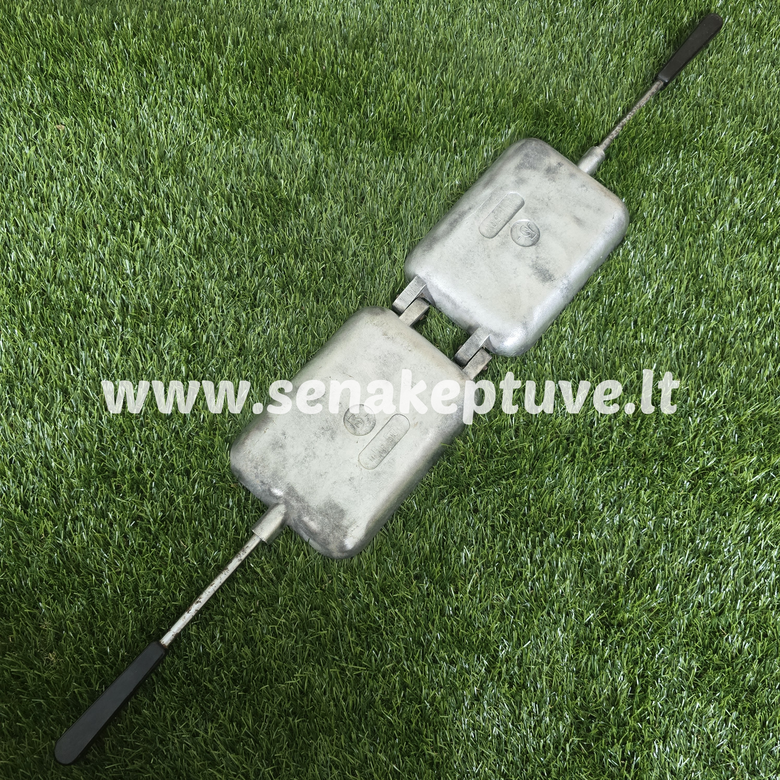 Senovinė asorti (6 grybukai, 8 riešutėliai) keptuvė