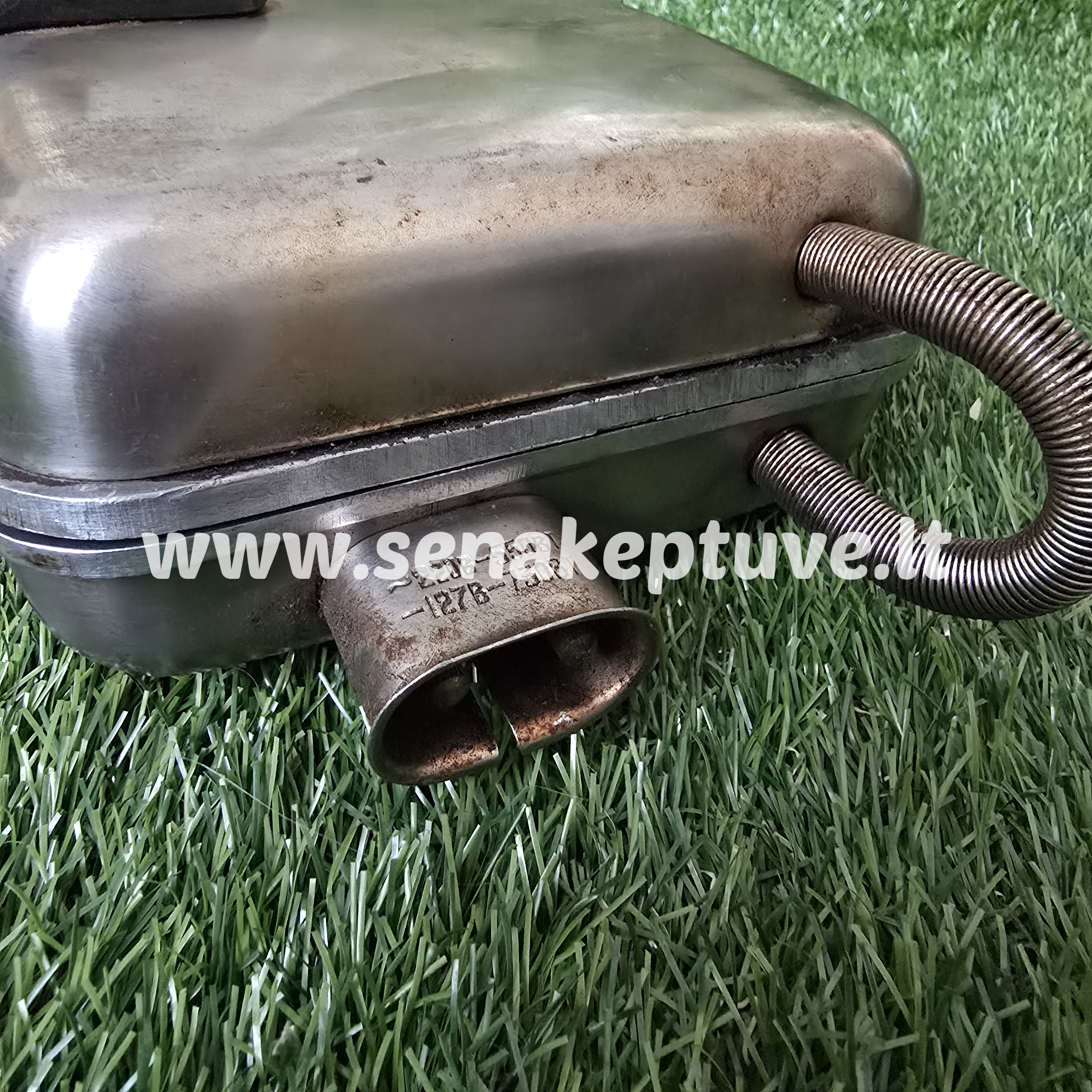 Senovinė elektrinė vaflinė su laidu (nėra apatinės, bei nuskilęs viršutines rankenos galas)