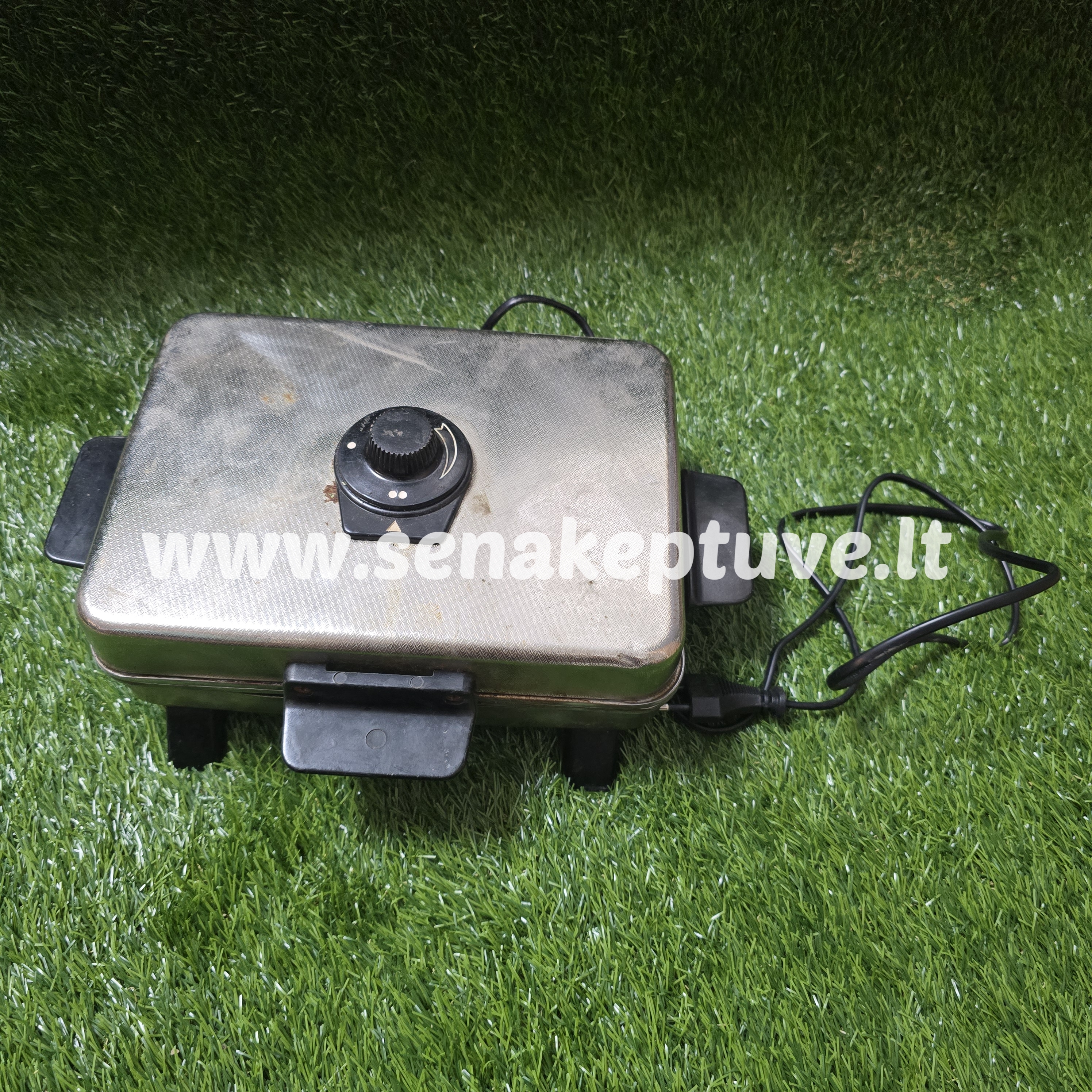 Senovinė elektrinė vaflinė su laidu