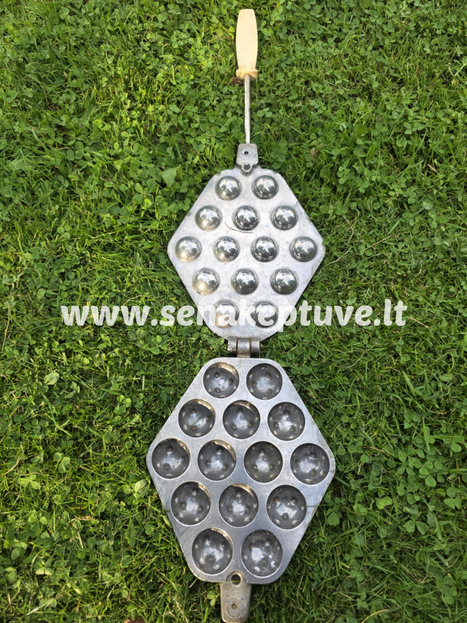 Senovinė kaštonų keptuvė