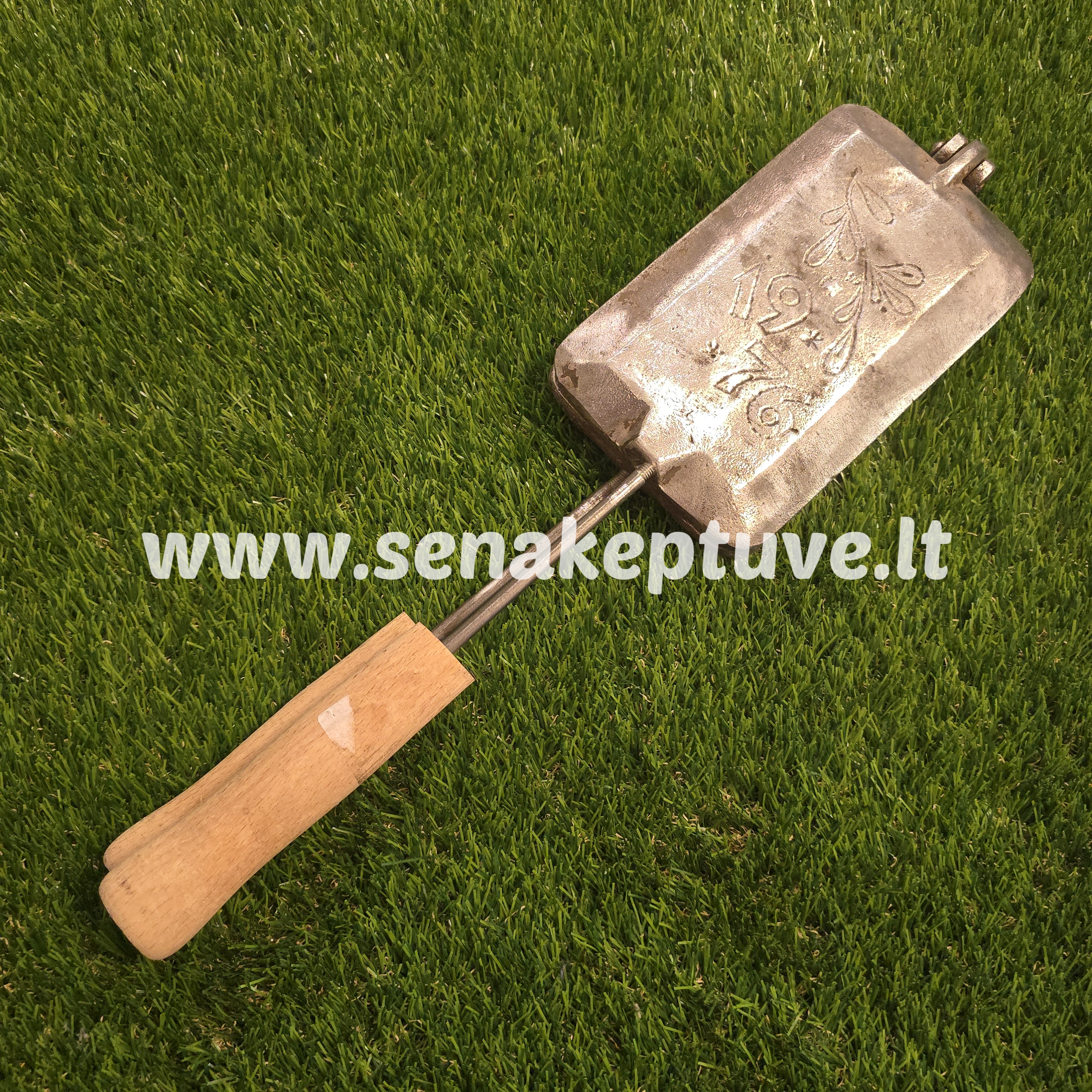 Senovinė asorti (2 grybukai, 2 voveraitės, kiškutis, paukštelis) keptuvė