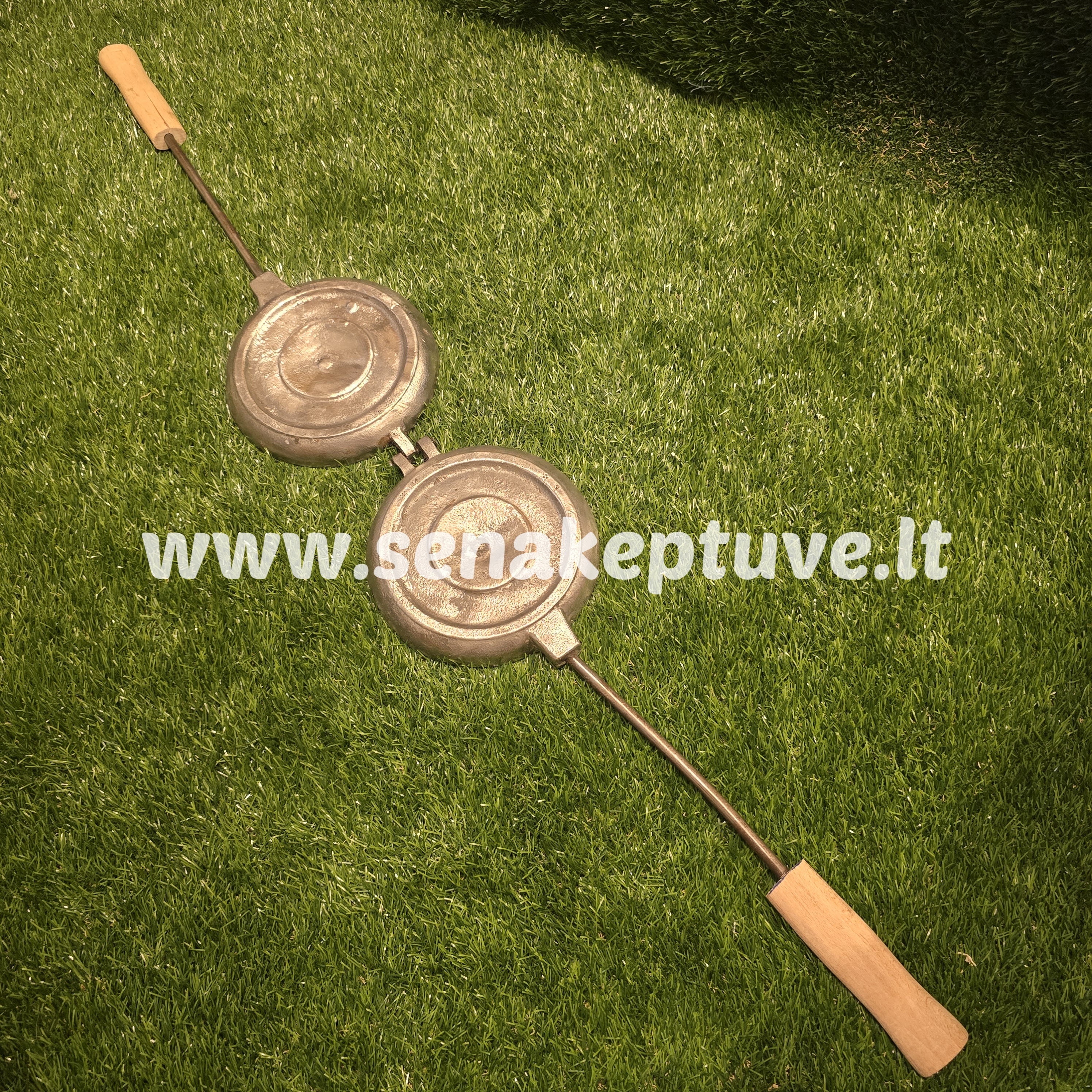 Senovinė asorti (3 grybukai, 4 kankorėžiai, 4 riešutėliai, 3 kriauklės) keptuvė