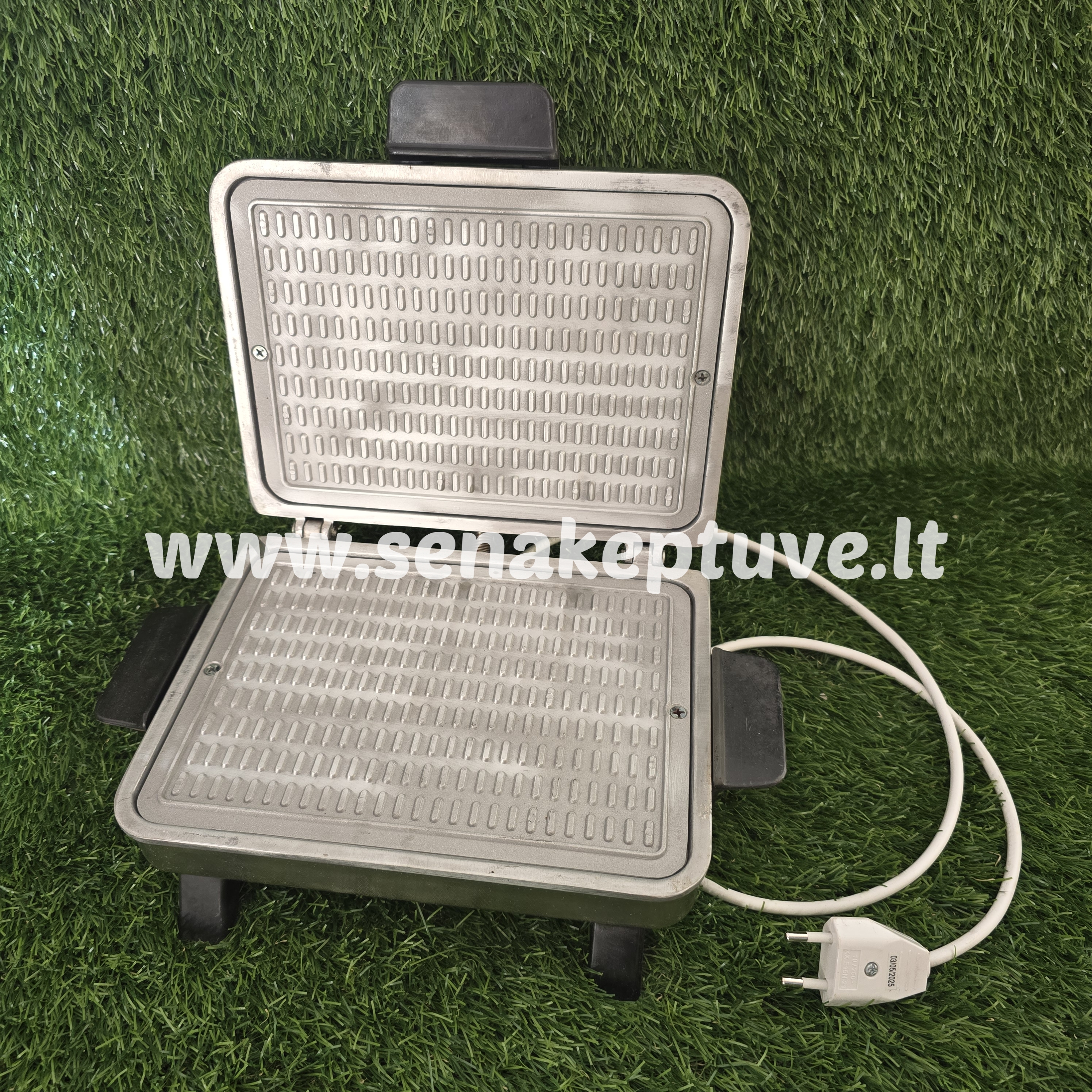 Senovinė elektrinė vaflinė su laidu