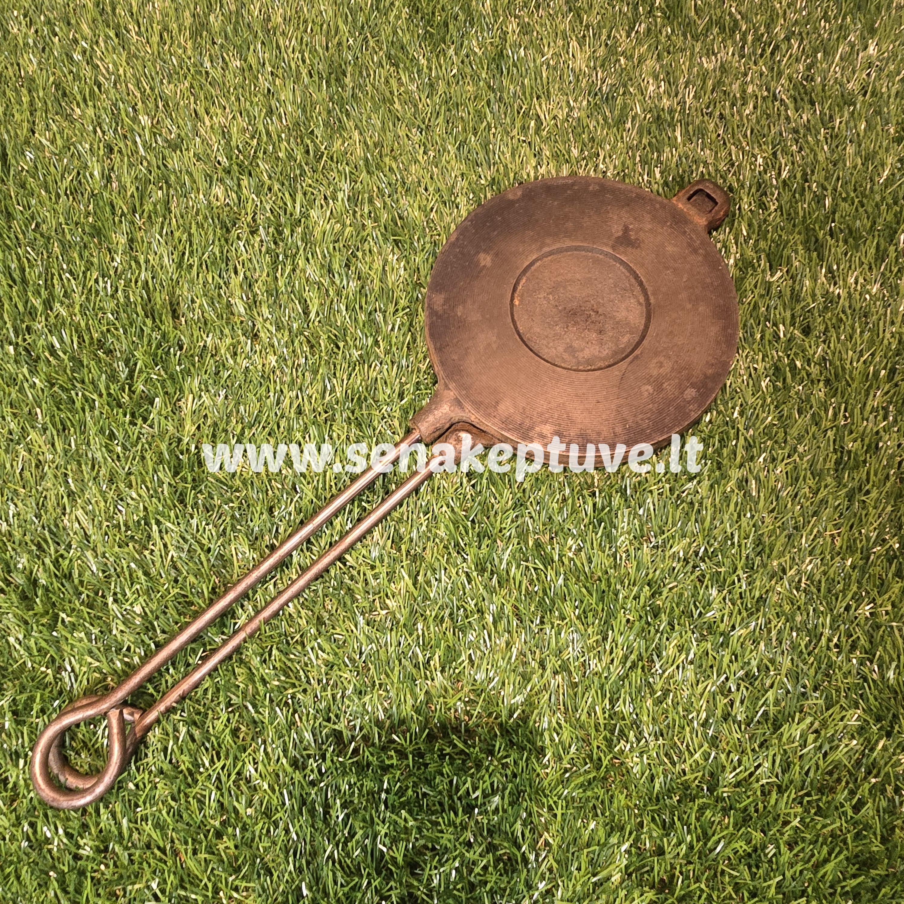 Senovinė ketaus plonų vaflių keptuvė