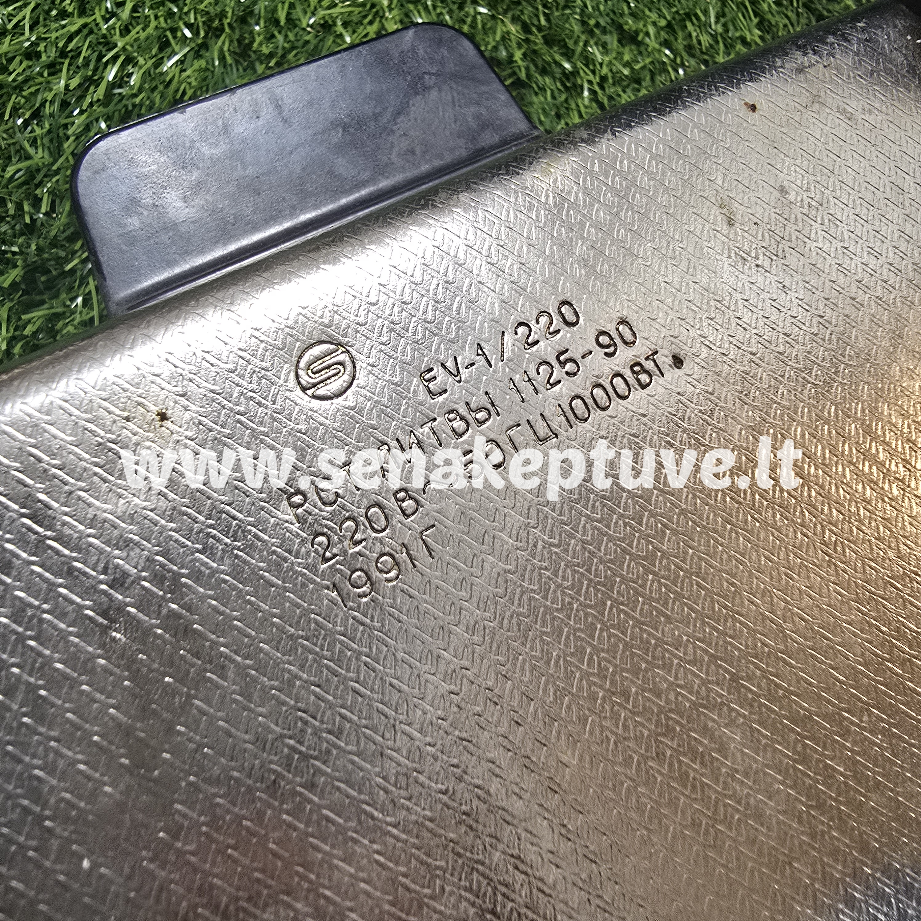 Senovinė elektrinė vaflinė su laidu