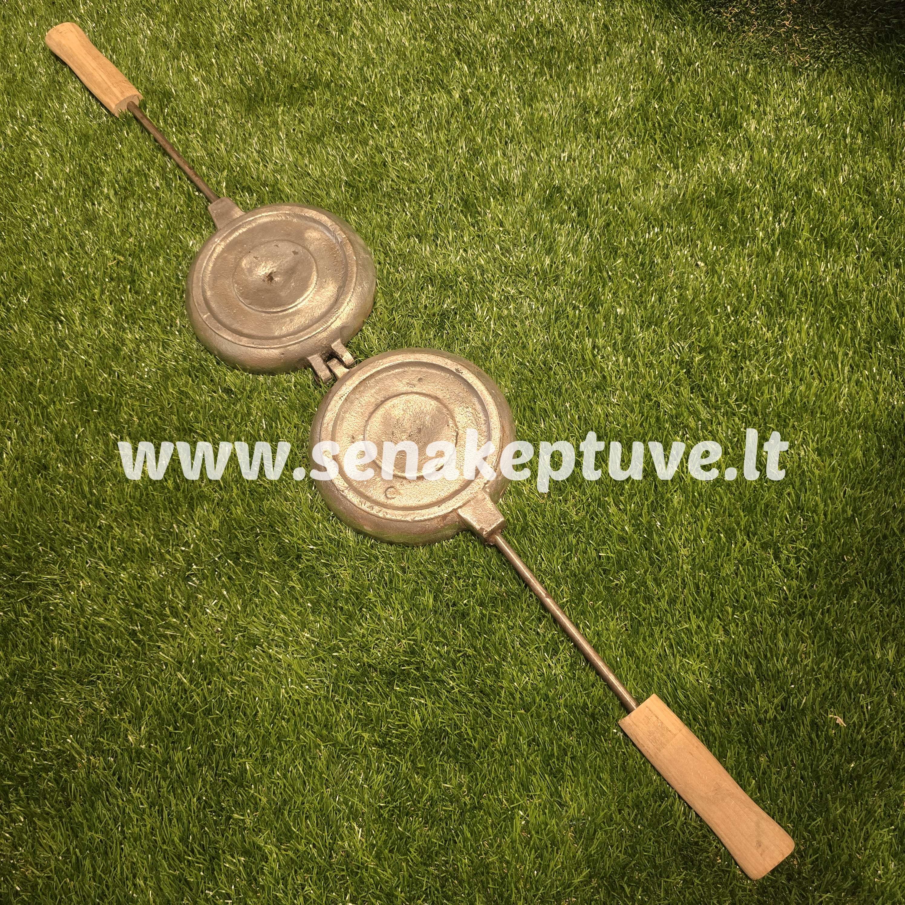 Senovinė asorti (3 grybukai, 4 kankorėžiai, 4 riešutėliai, 3 kriauklės) keptuvė