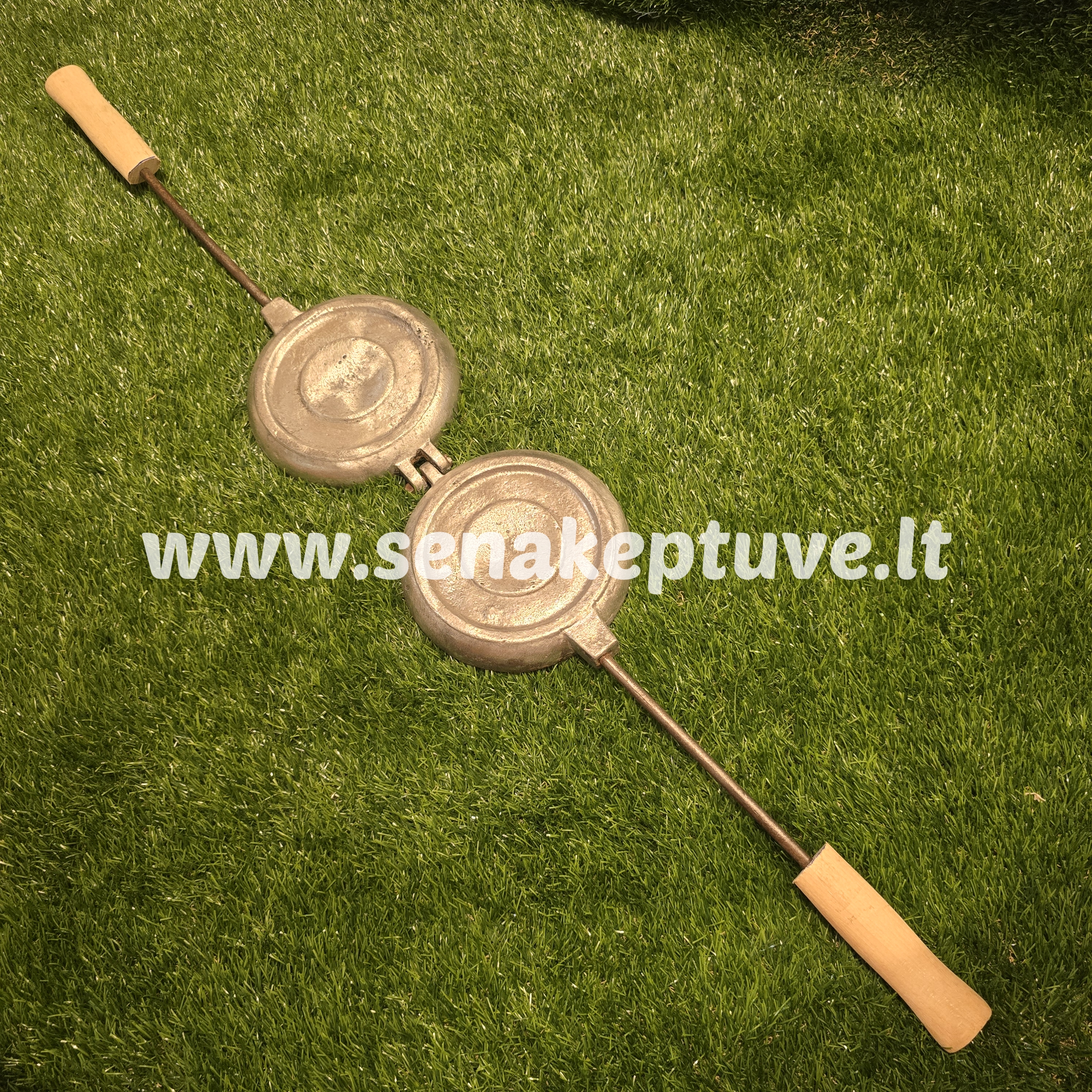 Senovinė asorti (3 grybukai, 4 kankorėžiai, 4 riešutėliai, 3 kriauklės) keptuvė