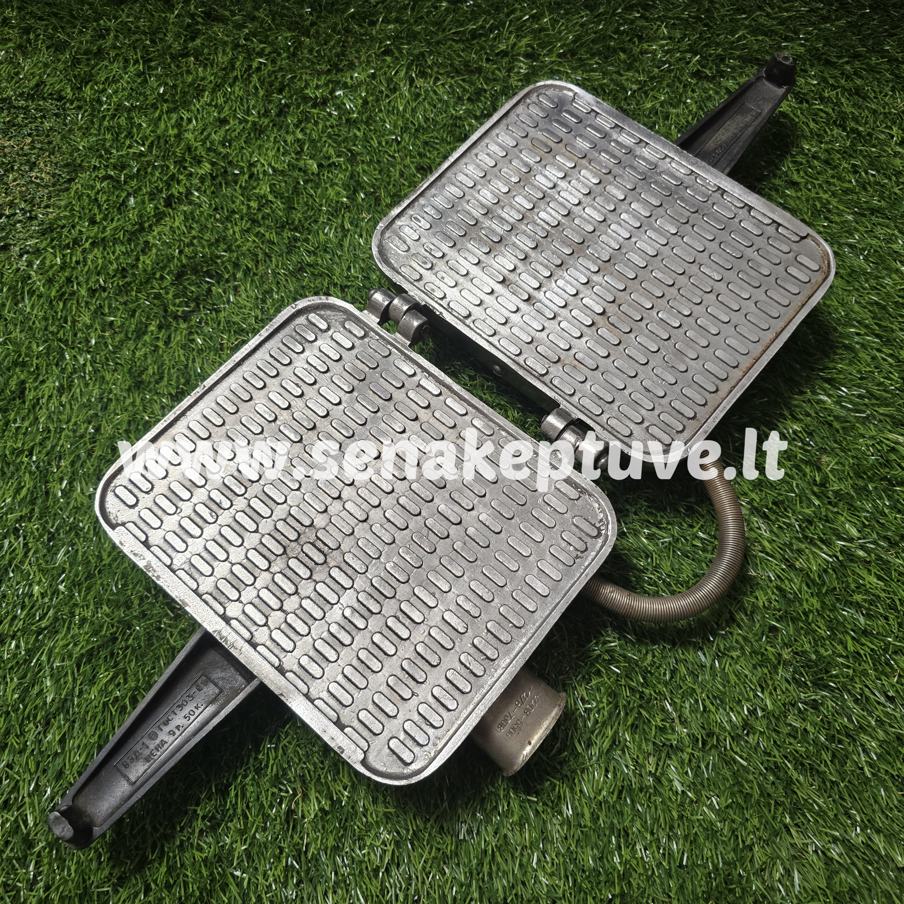 Senovinė elektrinė vaflinė su laidu