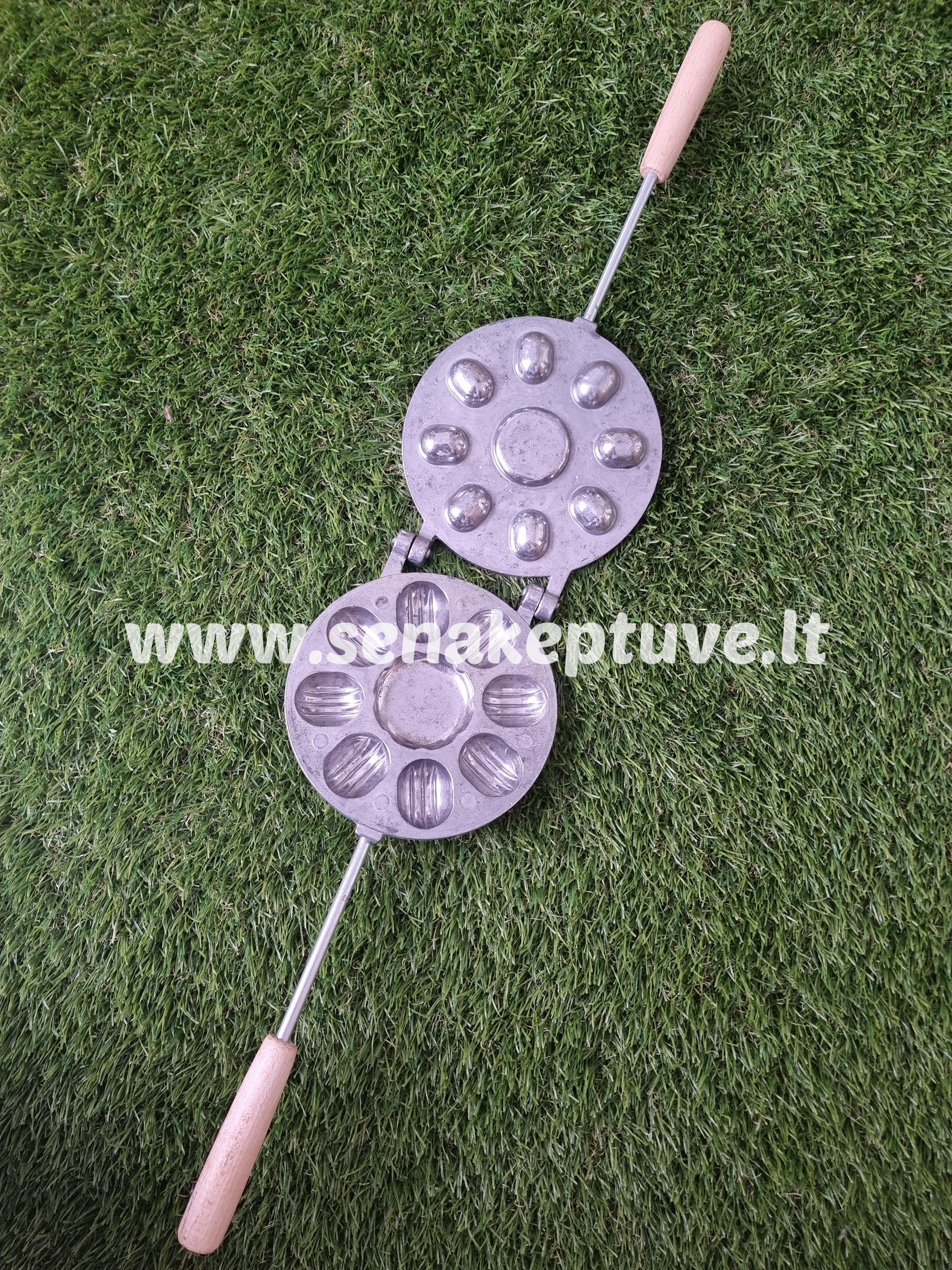 Šiuolaikinė riešutėlių keptuvė