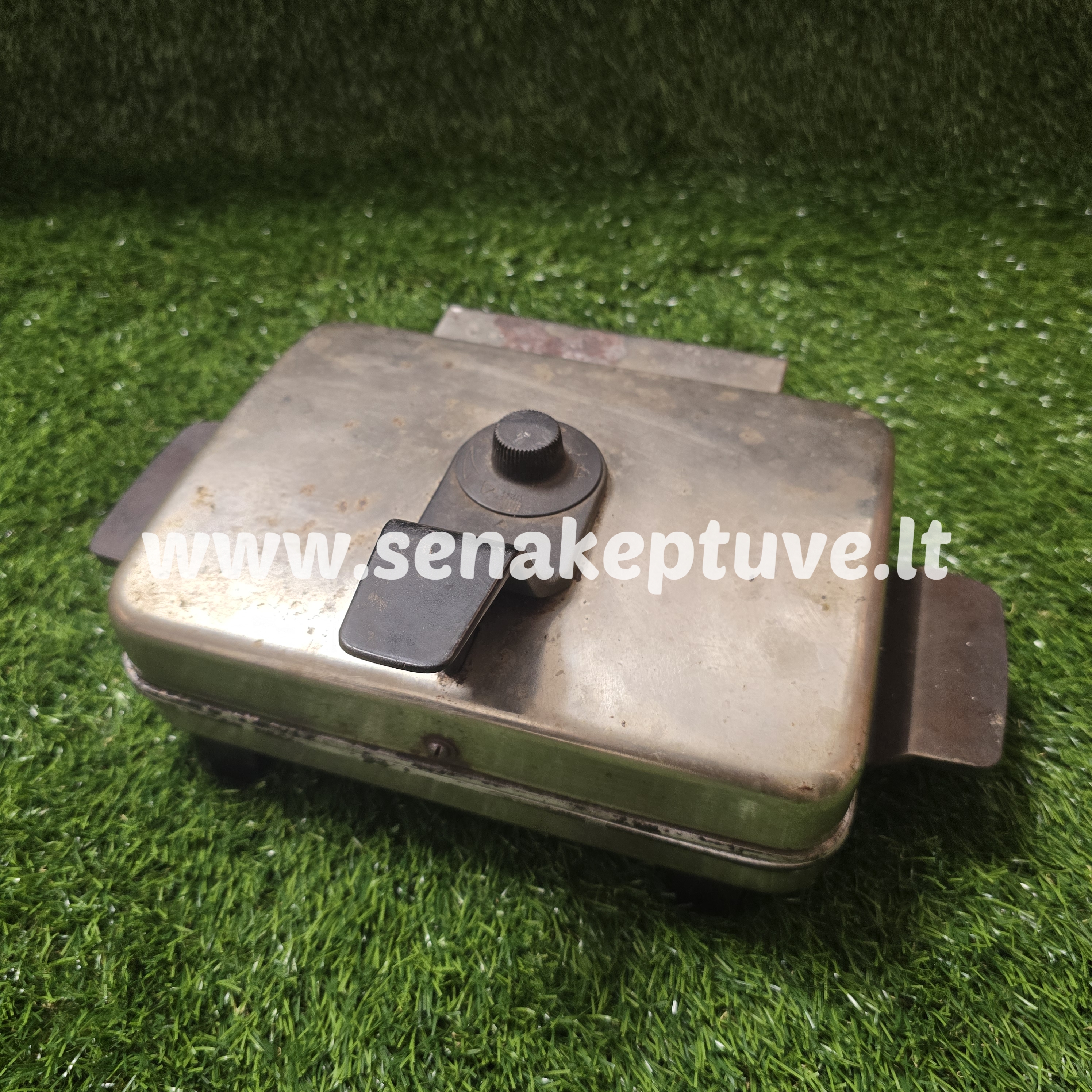 Senovinė elektrinė vaflinė su laidu