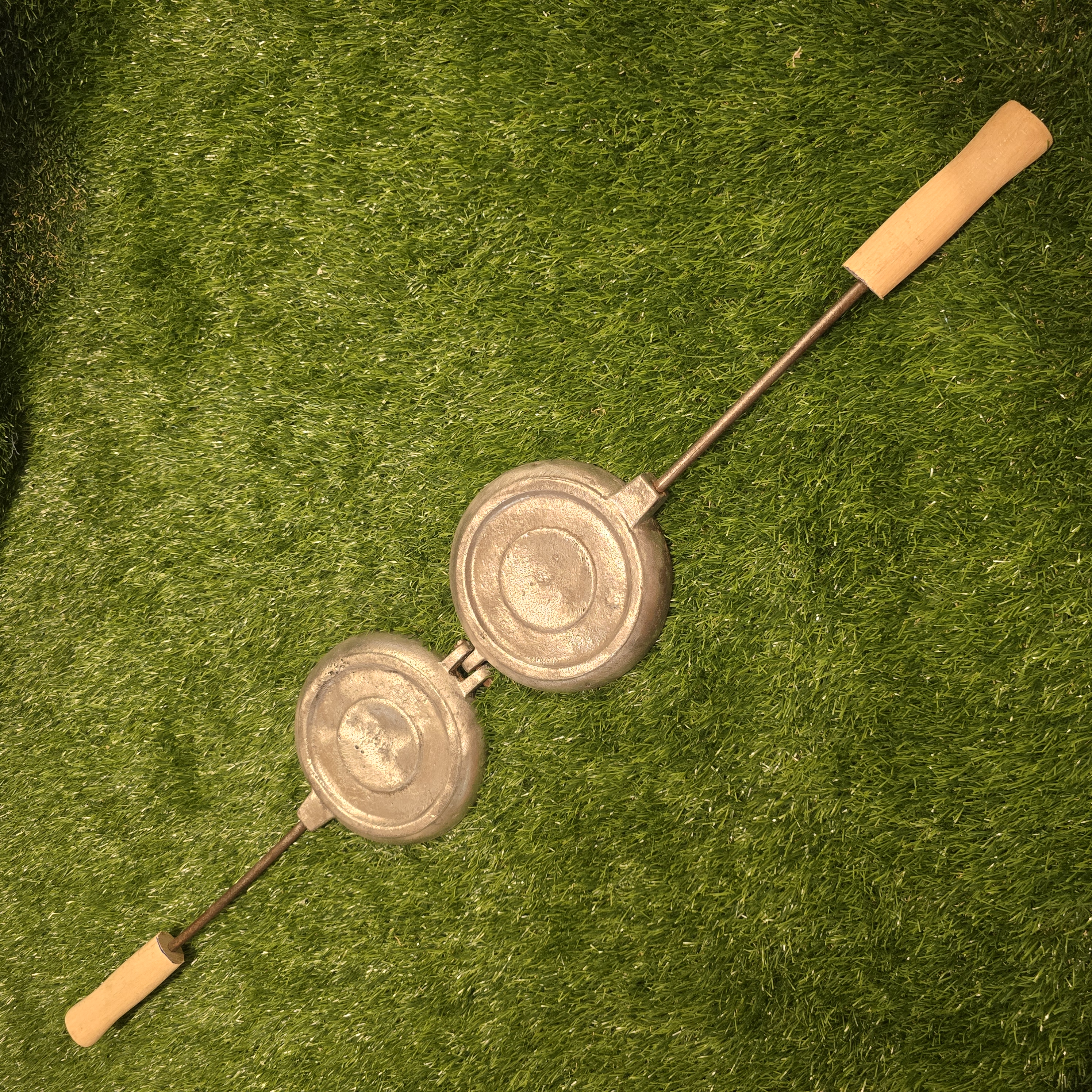 Senovinė asorti (3 grybukai, 4 kankorėžiai, 4 riešutėliai, 3 kriauklės) keptuvė