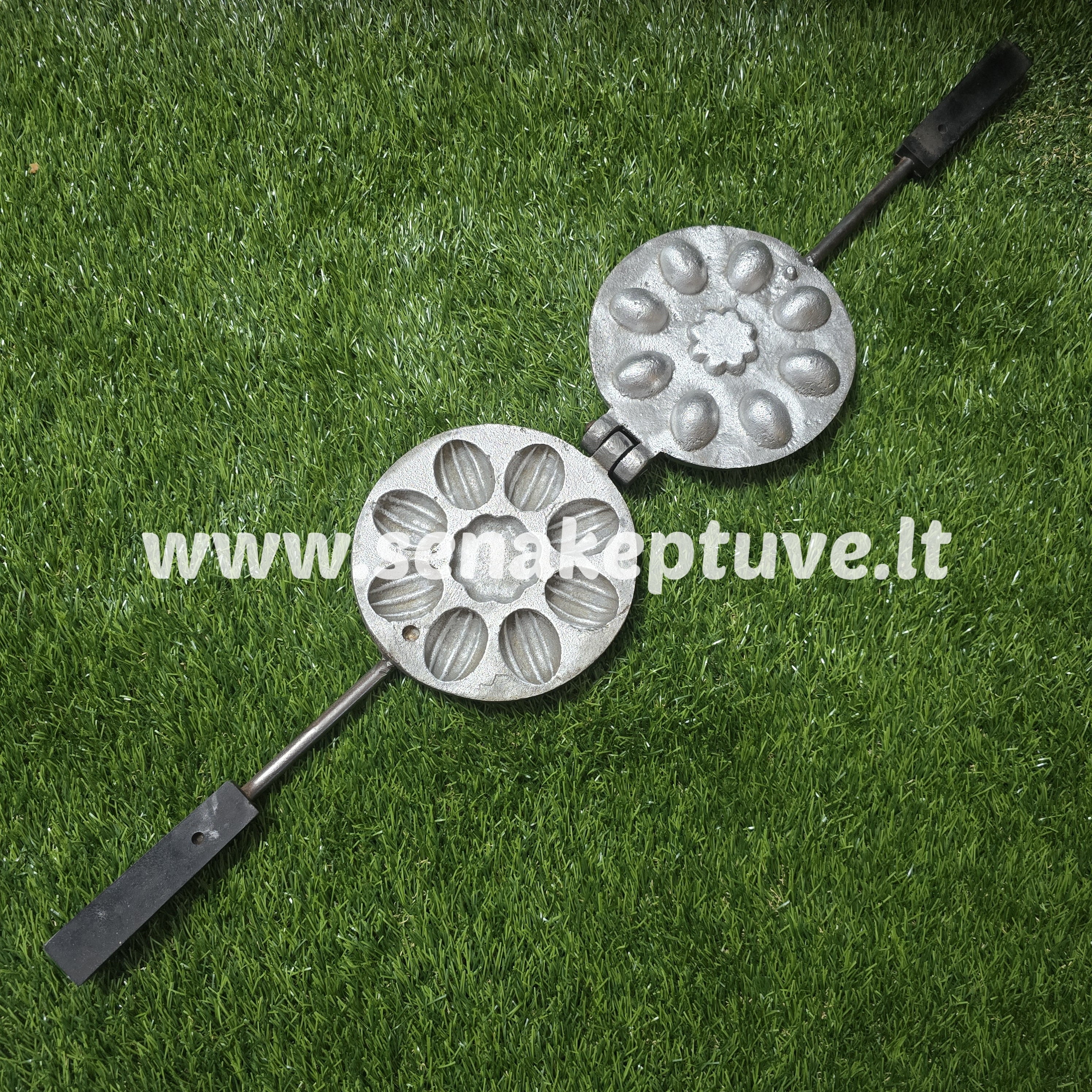 Senovinė riešutėlių keptuvė