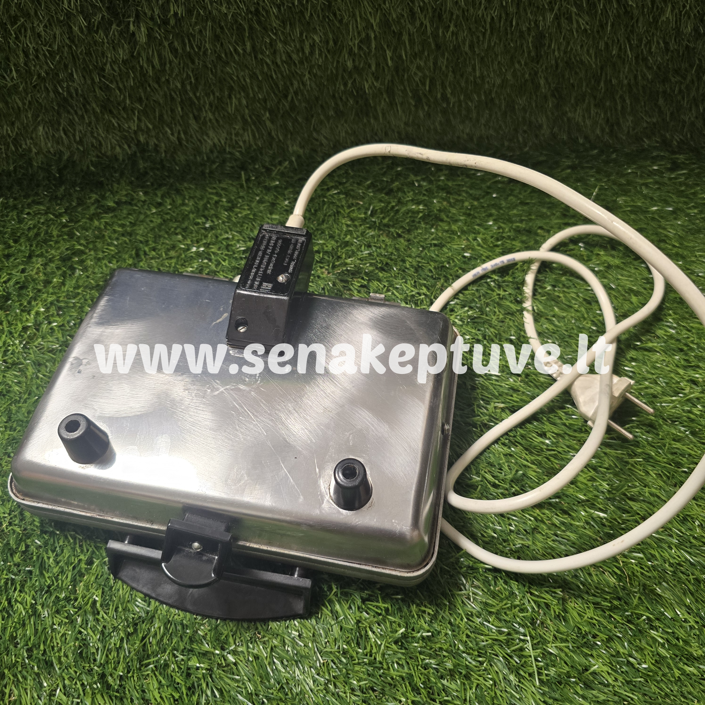 Senovinė elektrinė vaflinė su laidu