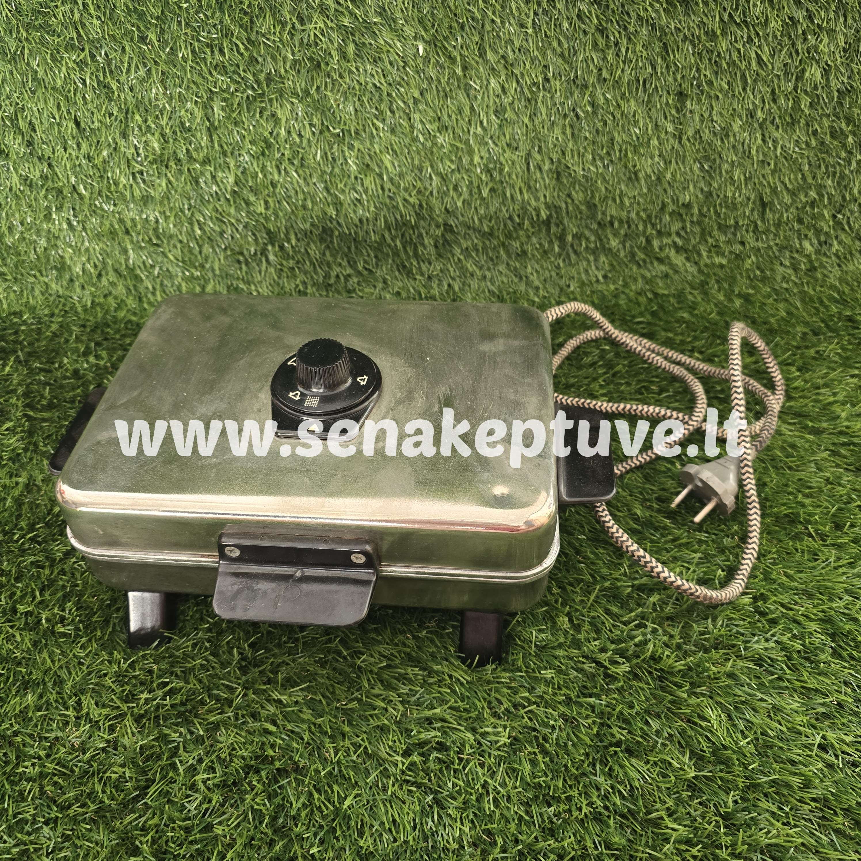 Senovinė elektrinė vaflinė su laidu