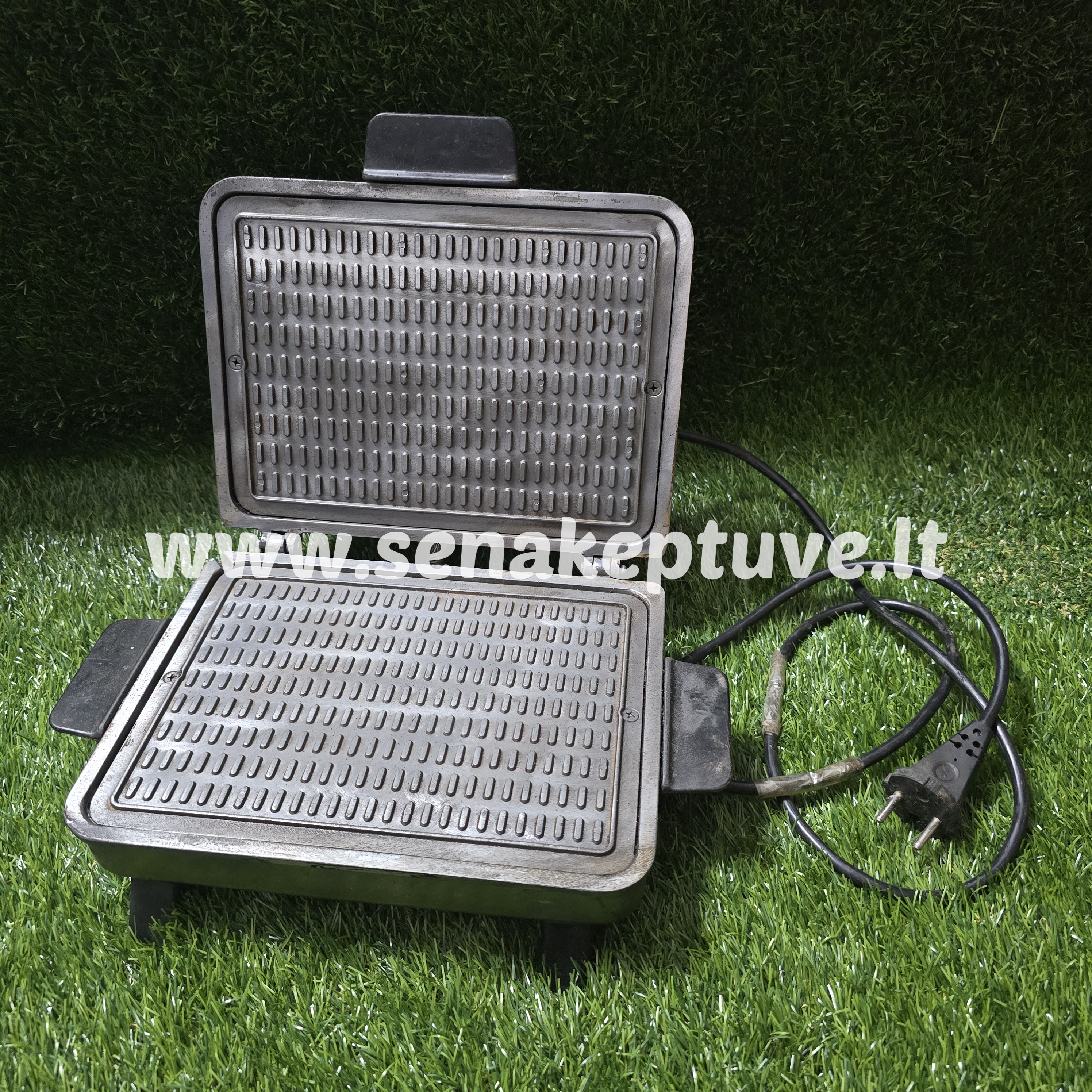 Senovinė elektrinė vaflinė su laidu