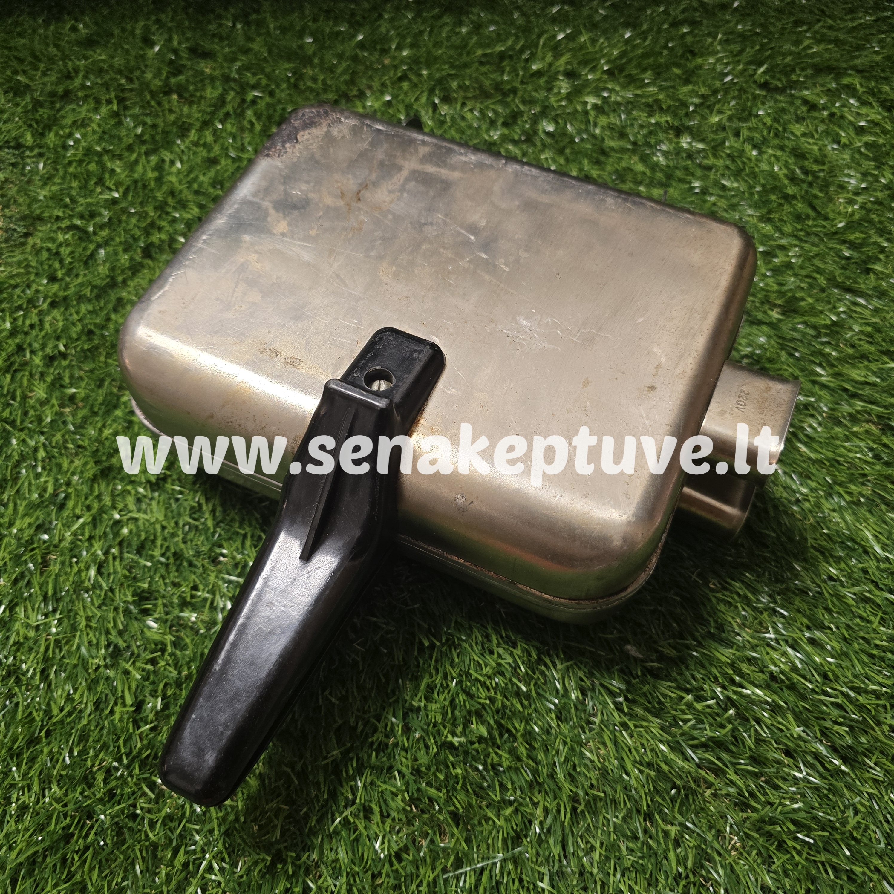 Senovinė elektrinė vaflinė su laidu