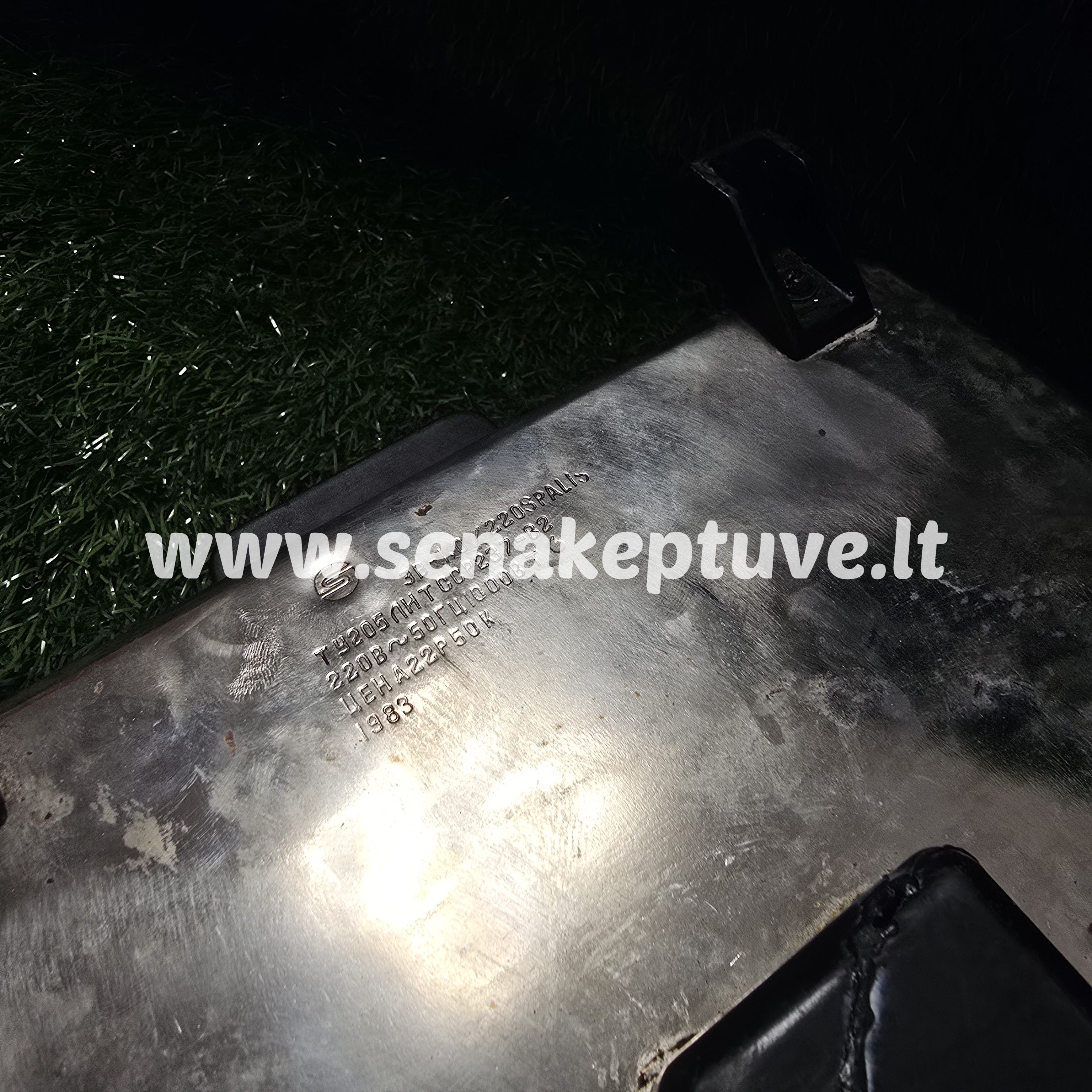 Senovinė elektrinė vaflinė su laidu (suklijuotas apatinis dangtelis)