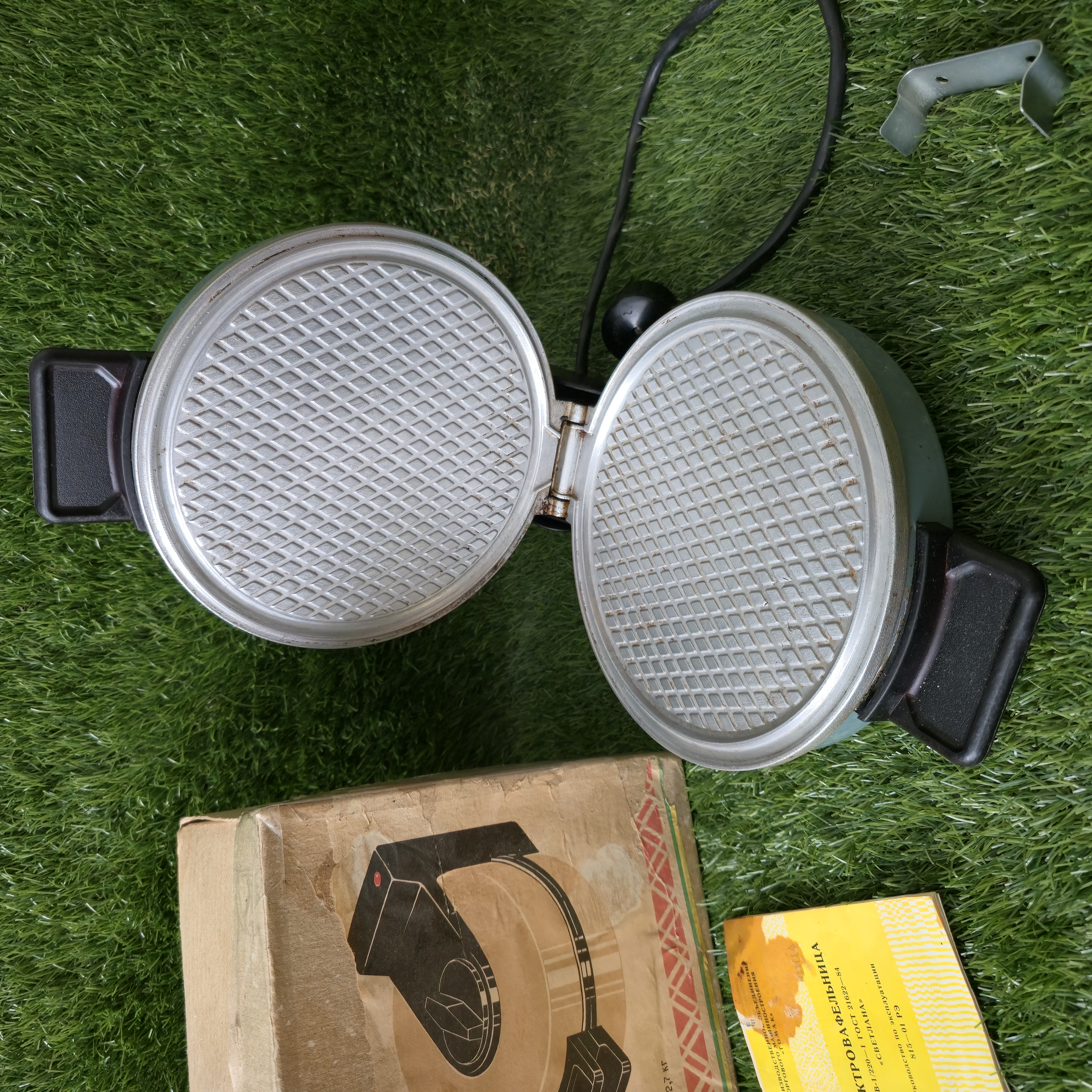 Senovinė elektrinė vaflinė Svetlana su originalia dėže, naudojimosi instrukcija bei laidu