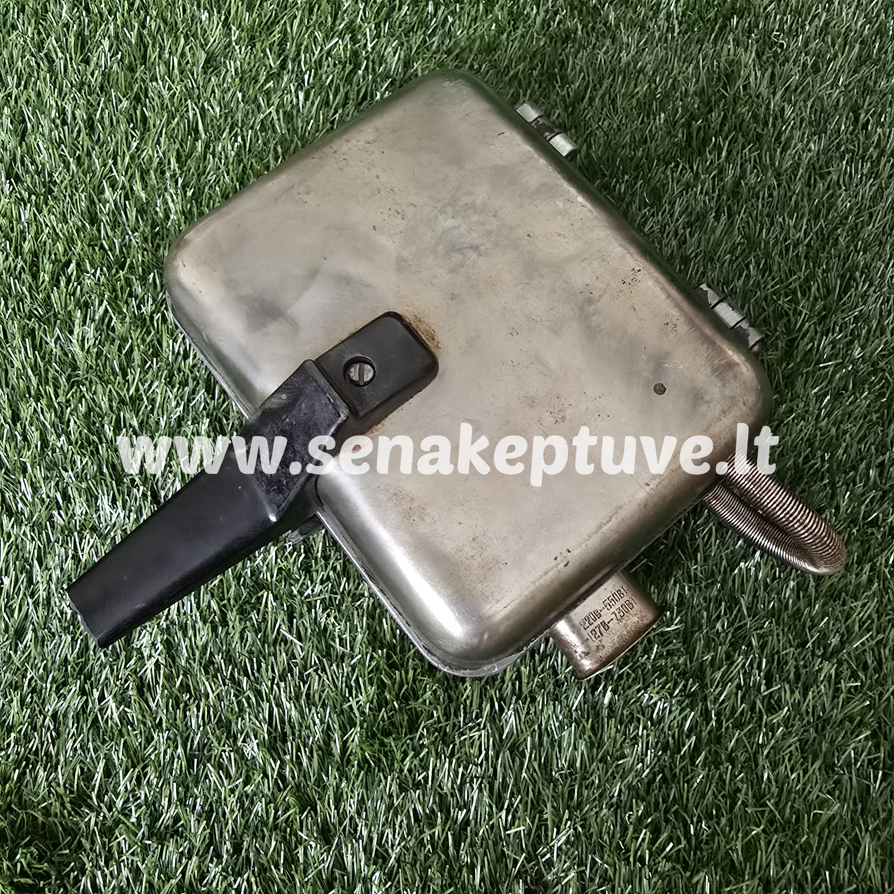 Senovinė elektrinė vaflinė su laidu (nėra apatinės, bei nuskilęs viršutines rankenos galas)