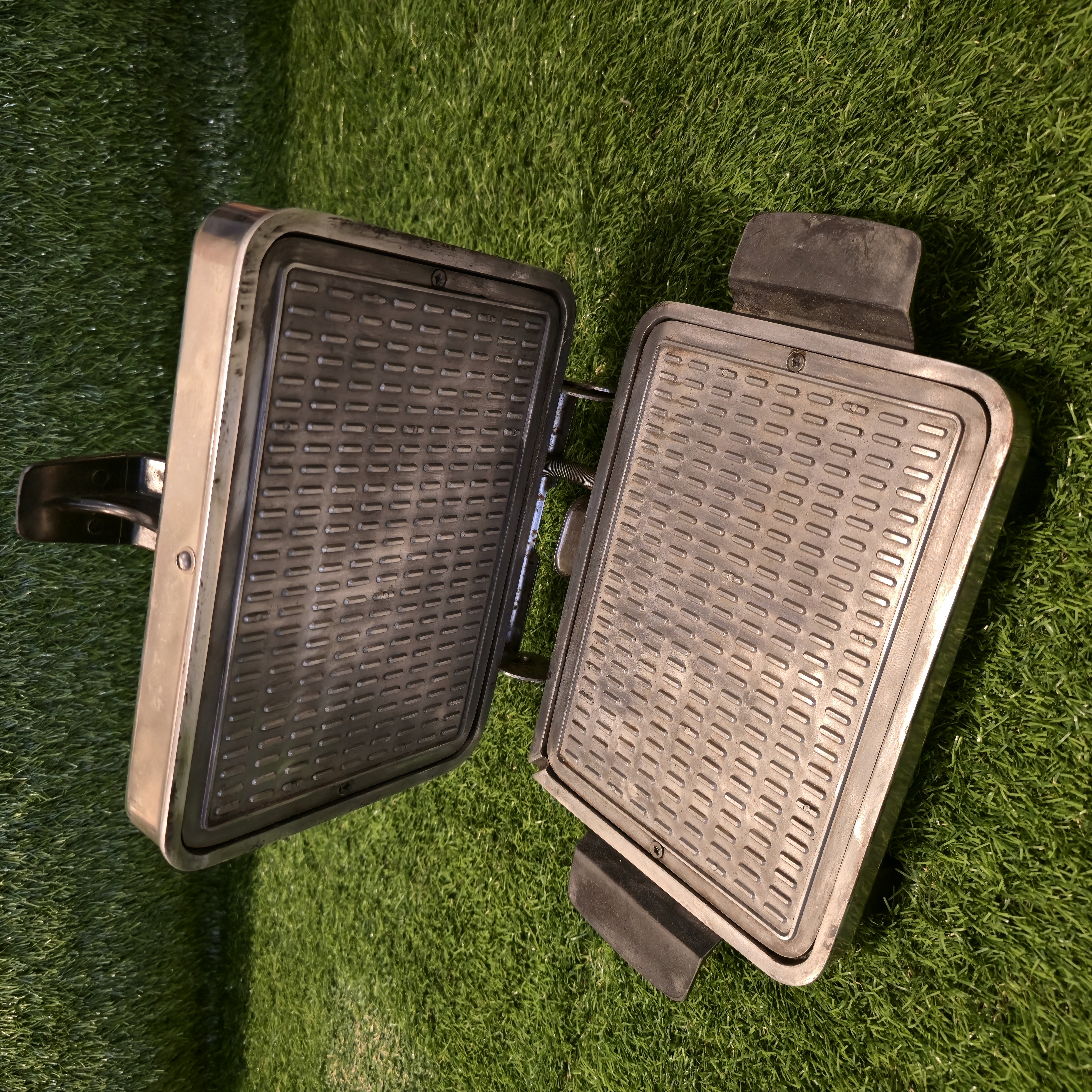 Senovinė elektrinė vaflinė su laidu