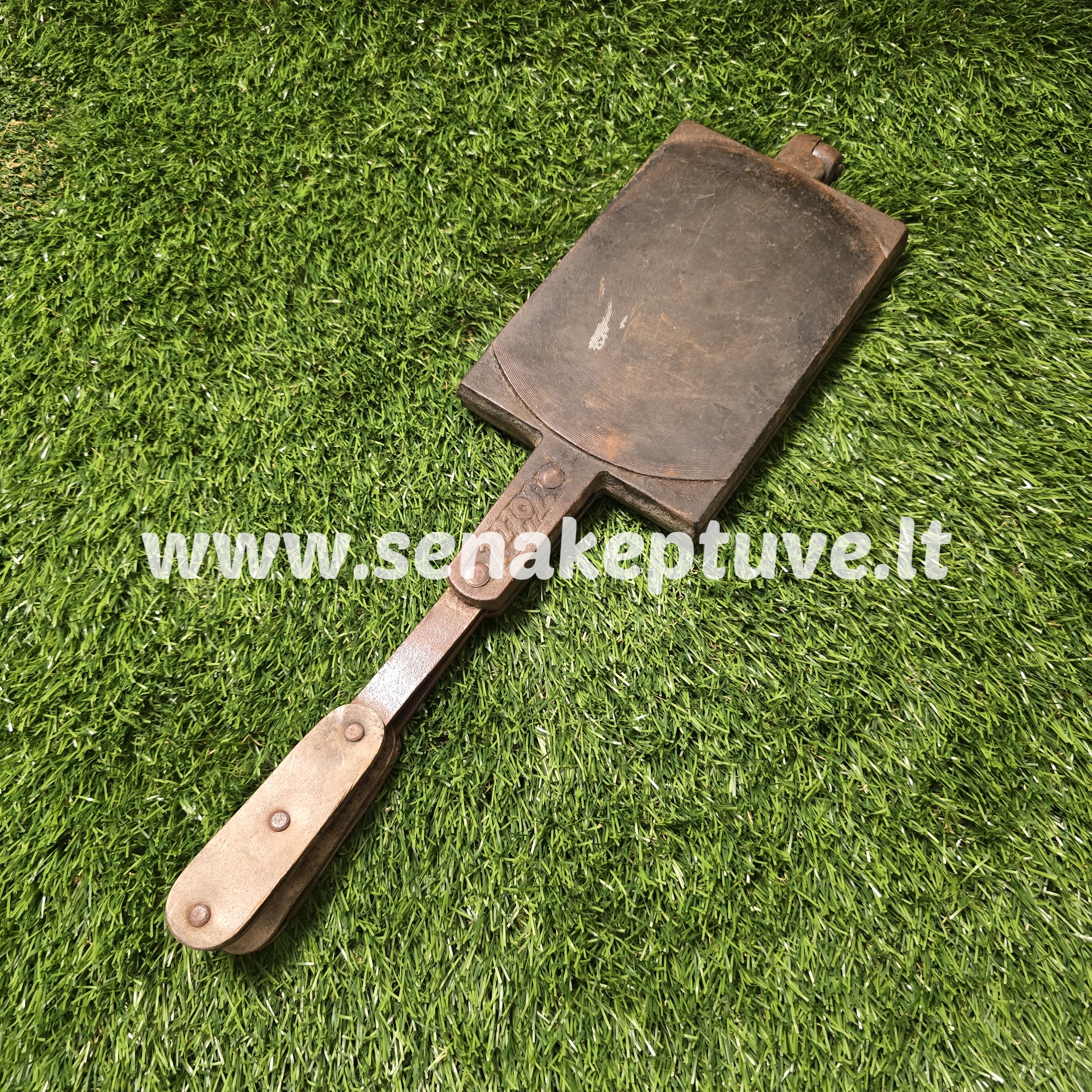 Senovinė ketaus plonų vaflių keptuvė