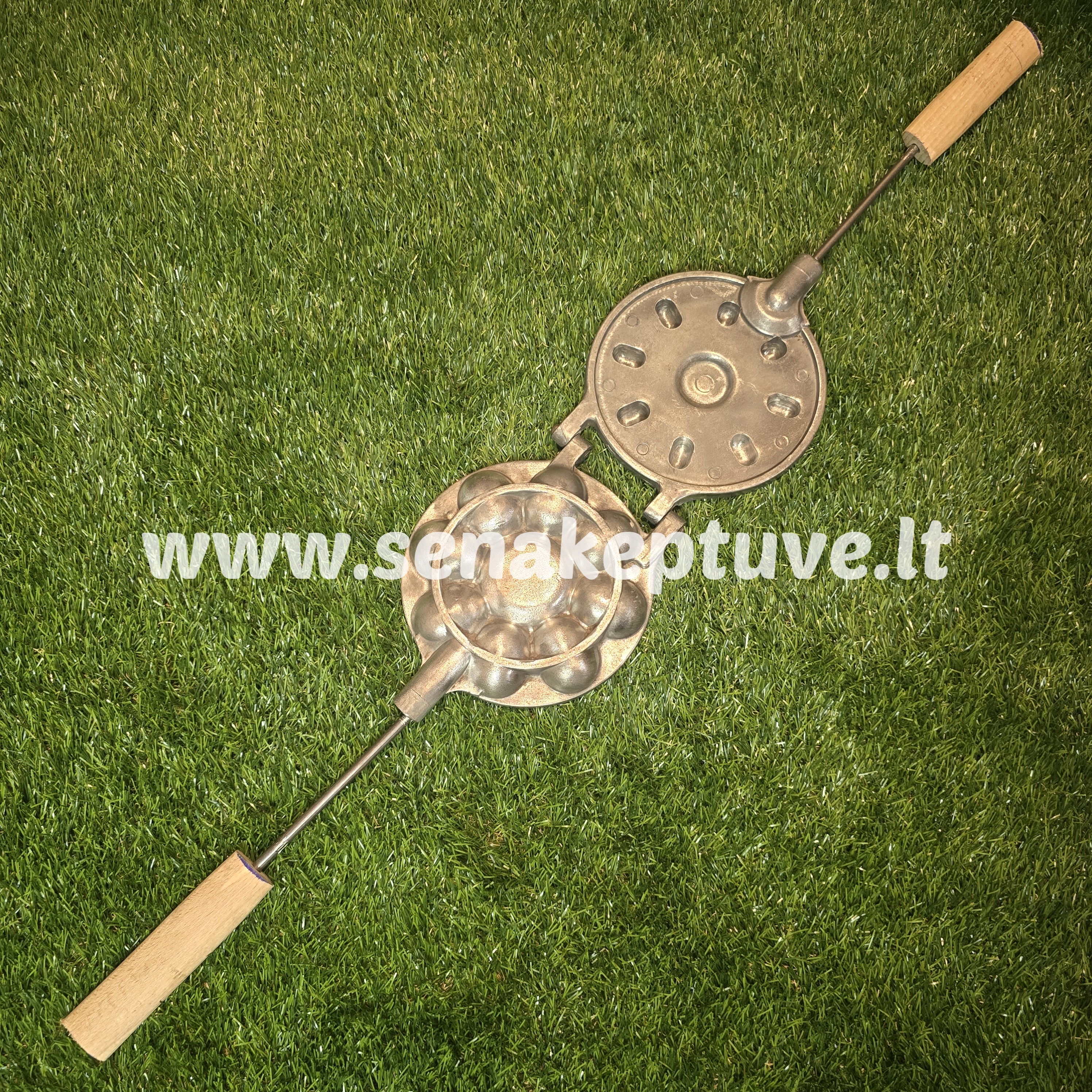 Senovinė riešutėlių keptuvė