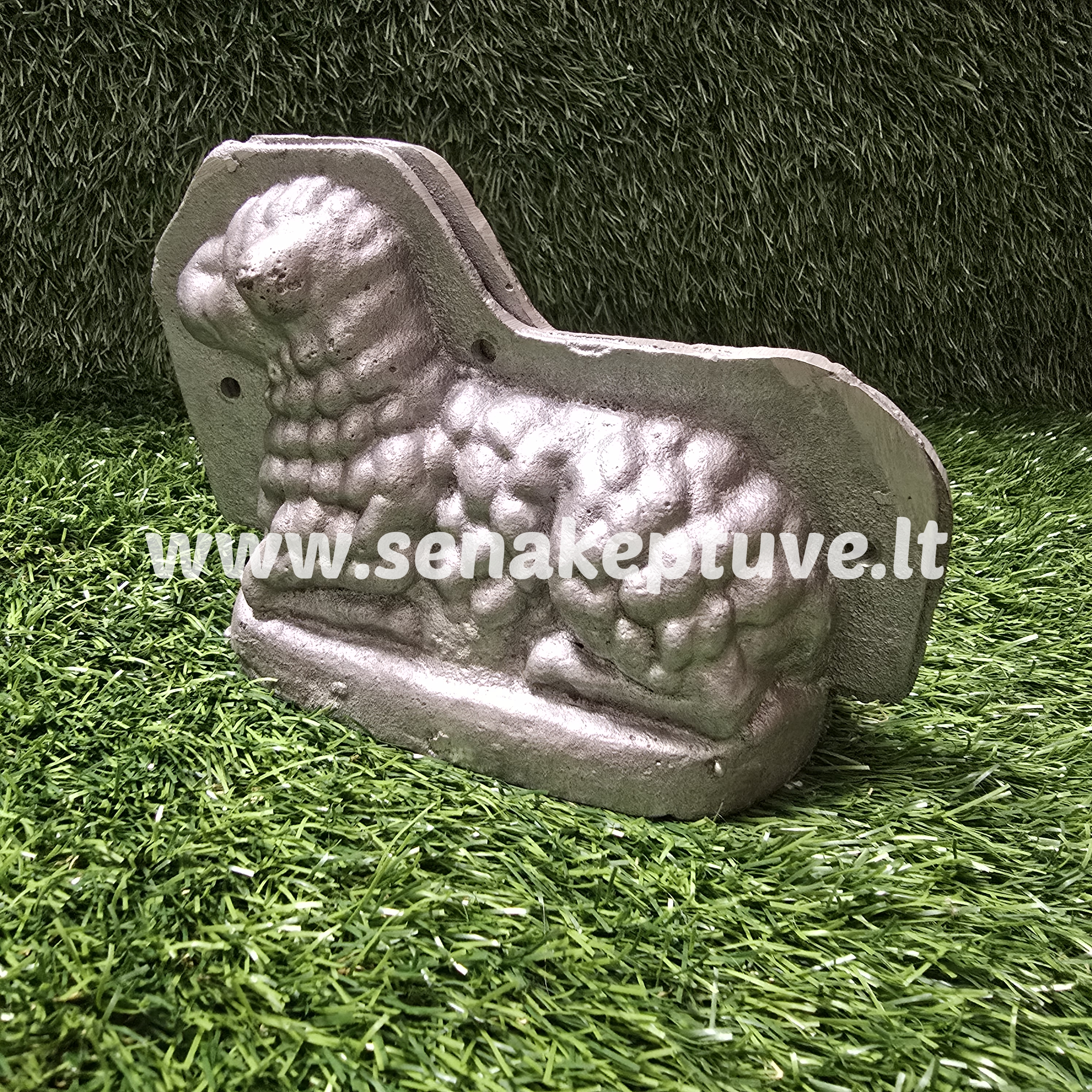 Senovinė avinėlio kepimo forma