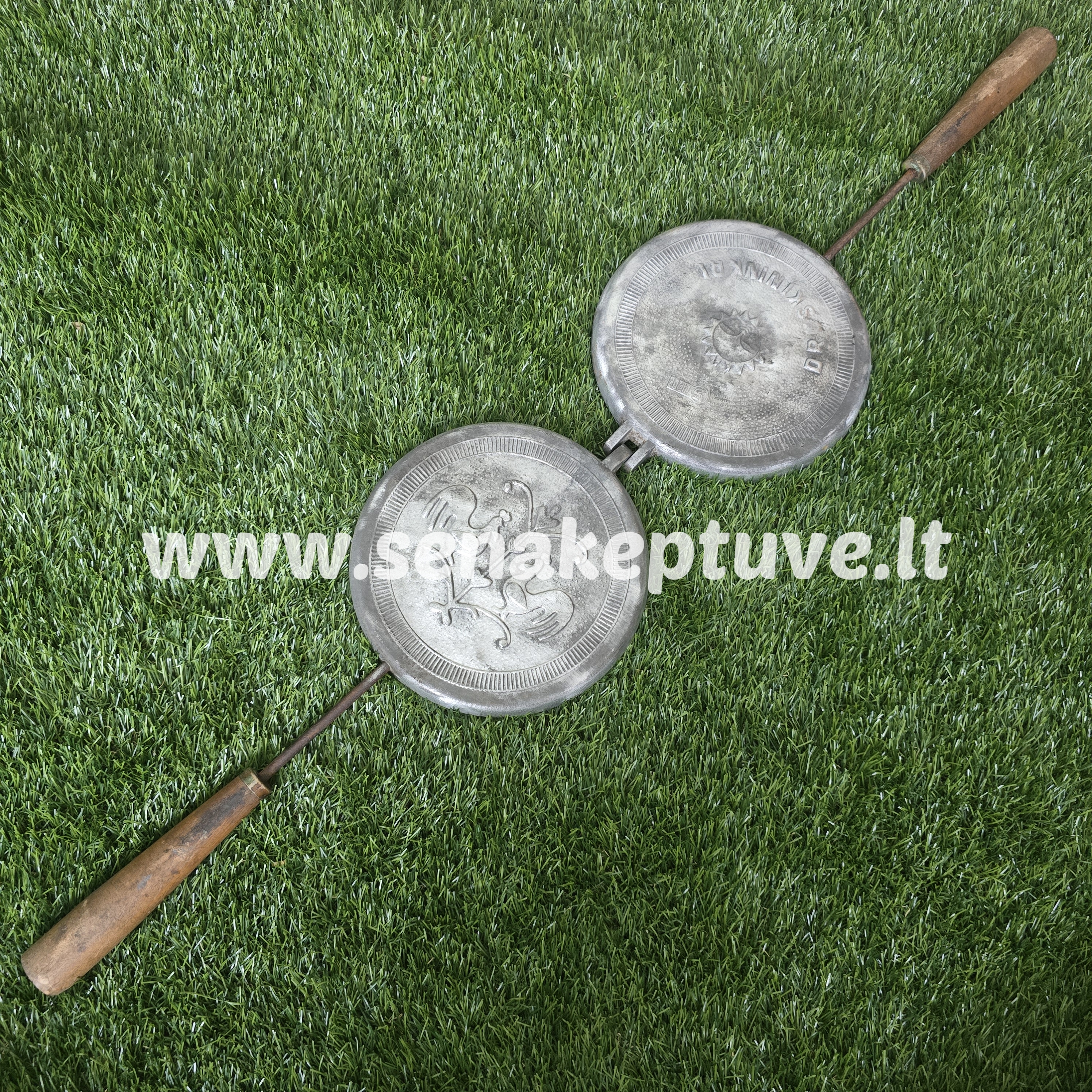 Senovinė gaidelių keptuvė